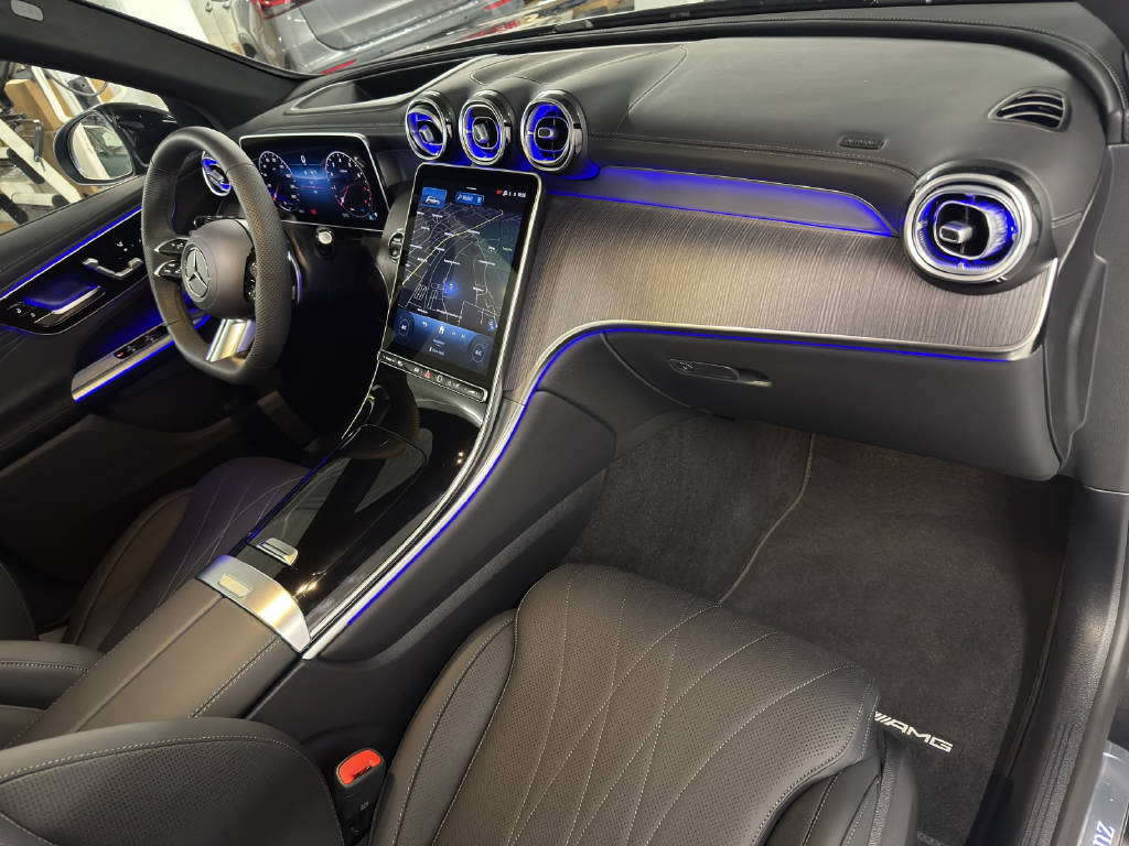 MERCEDES-BENZ GLC 300 AMG Line 4Matic-image-10