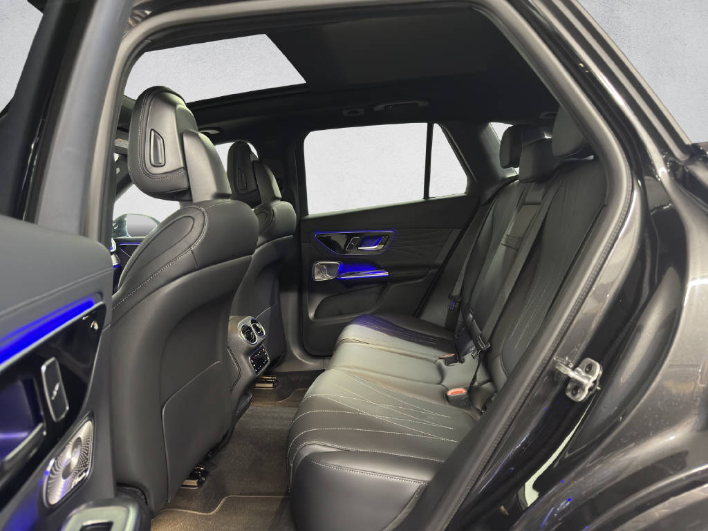 MERCEDES-BENZ GLC 300 AMG Line 4Matic-image-12