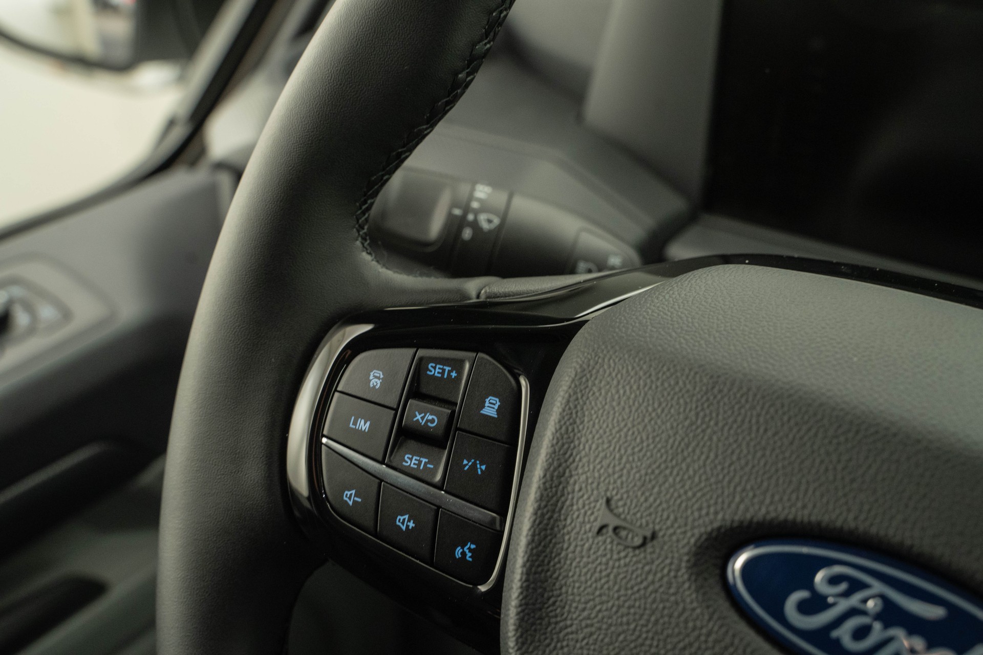 FORD E-Transit C Van 320 L1 Trend-image-11