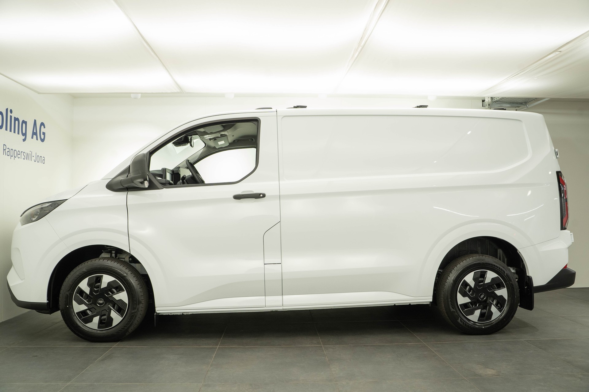 FORD E-Transit C Van 320 L1 Trend-image-2