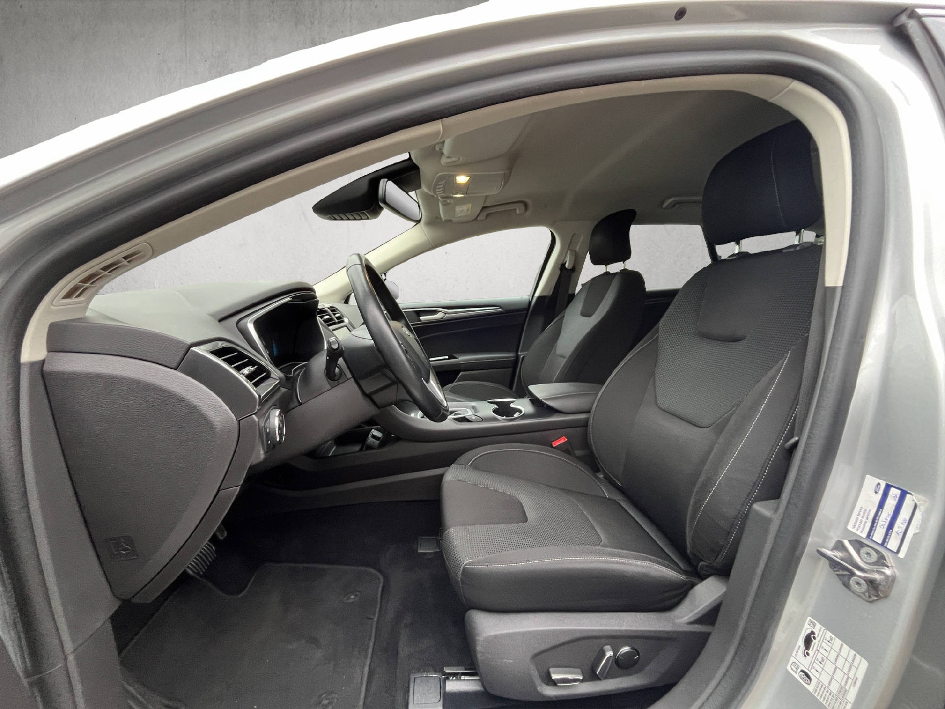 FORD Mondeo Station Wagon 2.0 HEV 187 Titanium-image-9