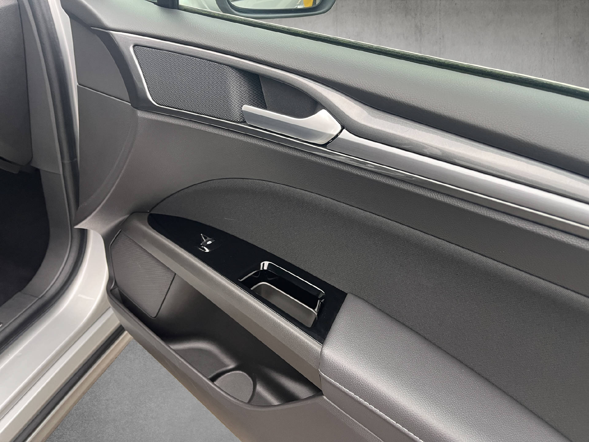 FORD Mondeo Station Wagon 2.0 HEV 187 Titanium-image-17