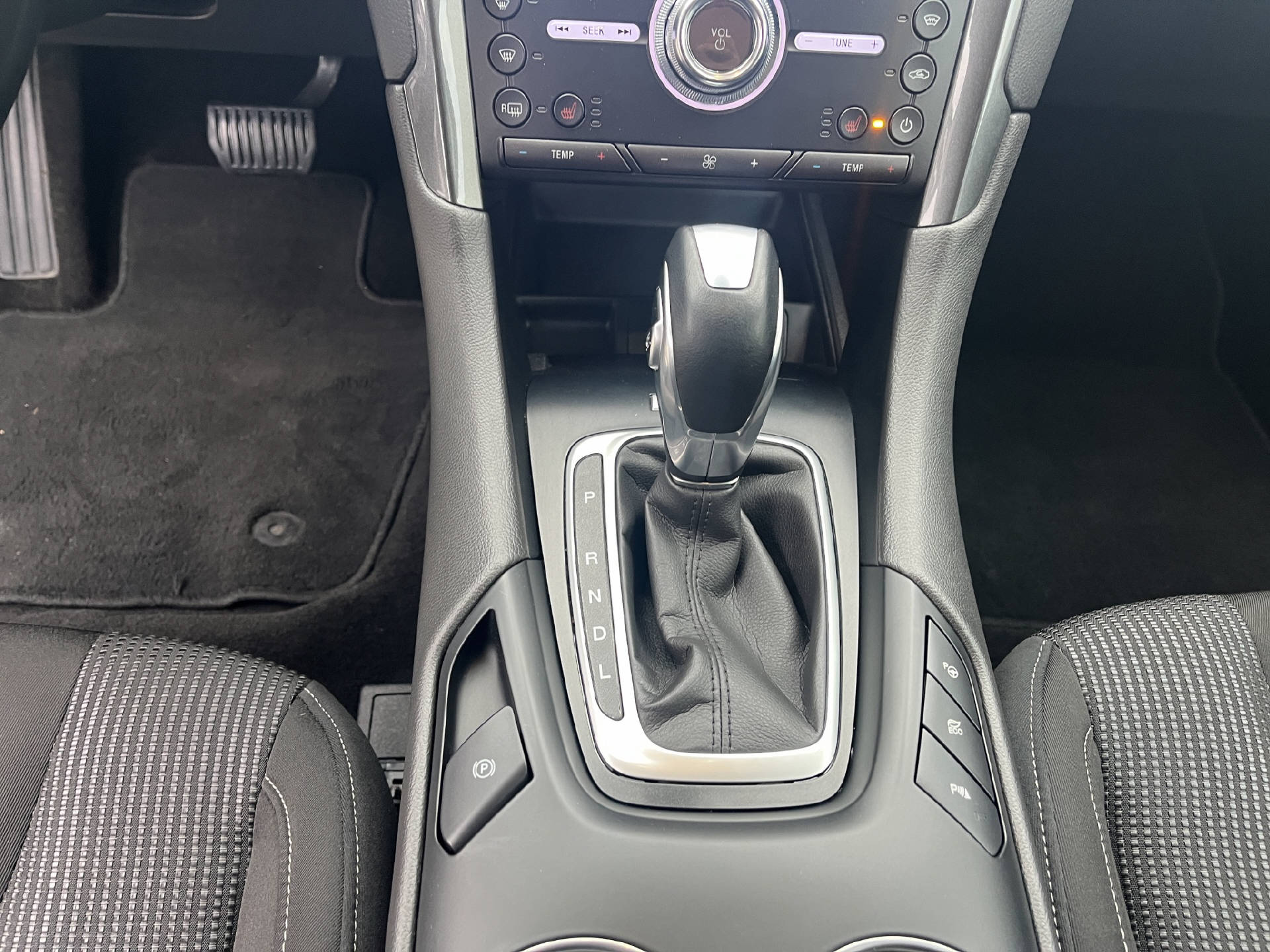 FORD Mondeo Station Wagon 2.0 HEV 187 Titanium-image-16