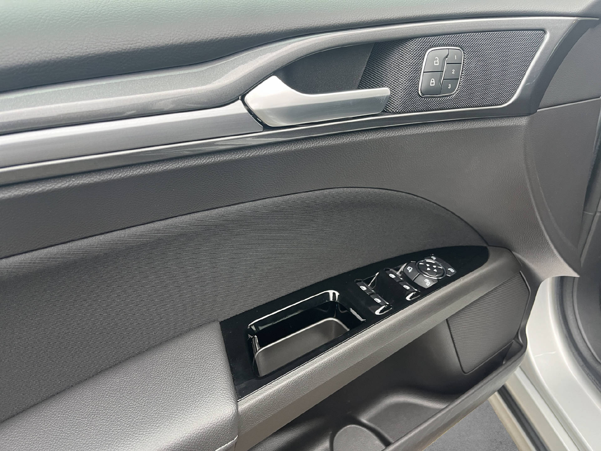 FORD Mondeo Station Wagon 2.0 HEV 187 Titanium-image-12