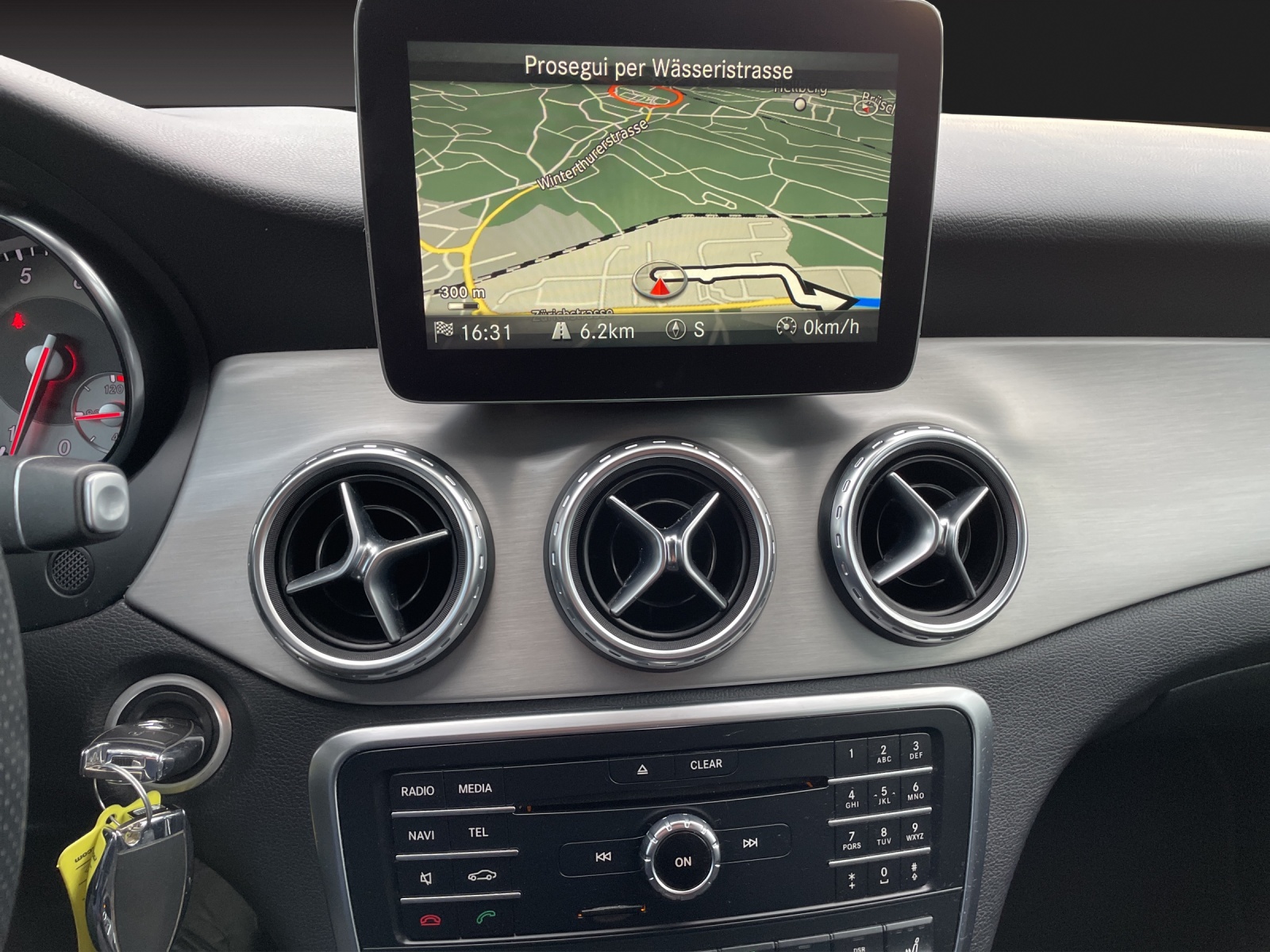 MERCEDES-BENZ GLA 250 AMG Line 4Matic 7G-DCT-image-10