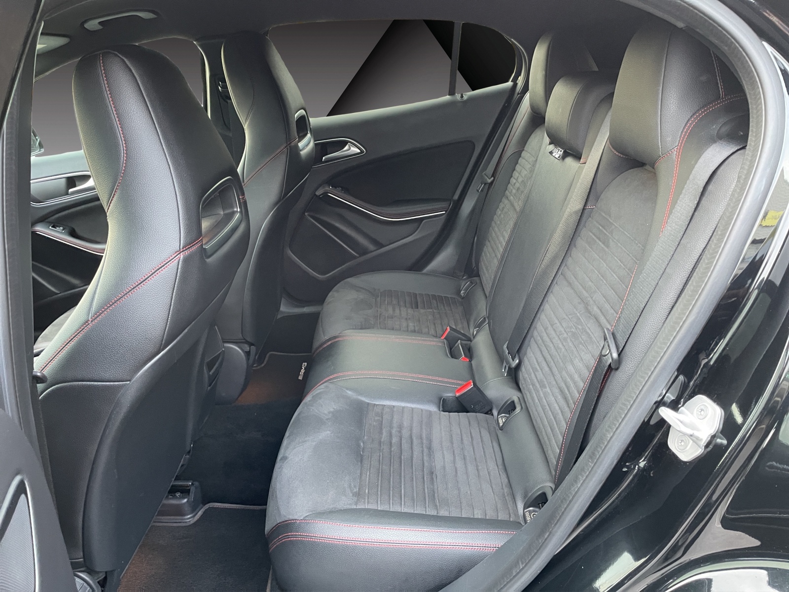 MERCEDES-BENZ GLA 250 AMG Line 4Matic 7G-DCT-image-7