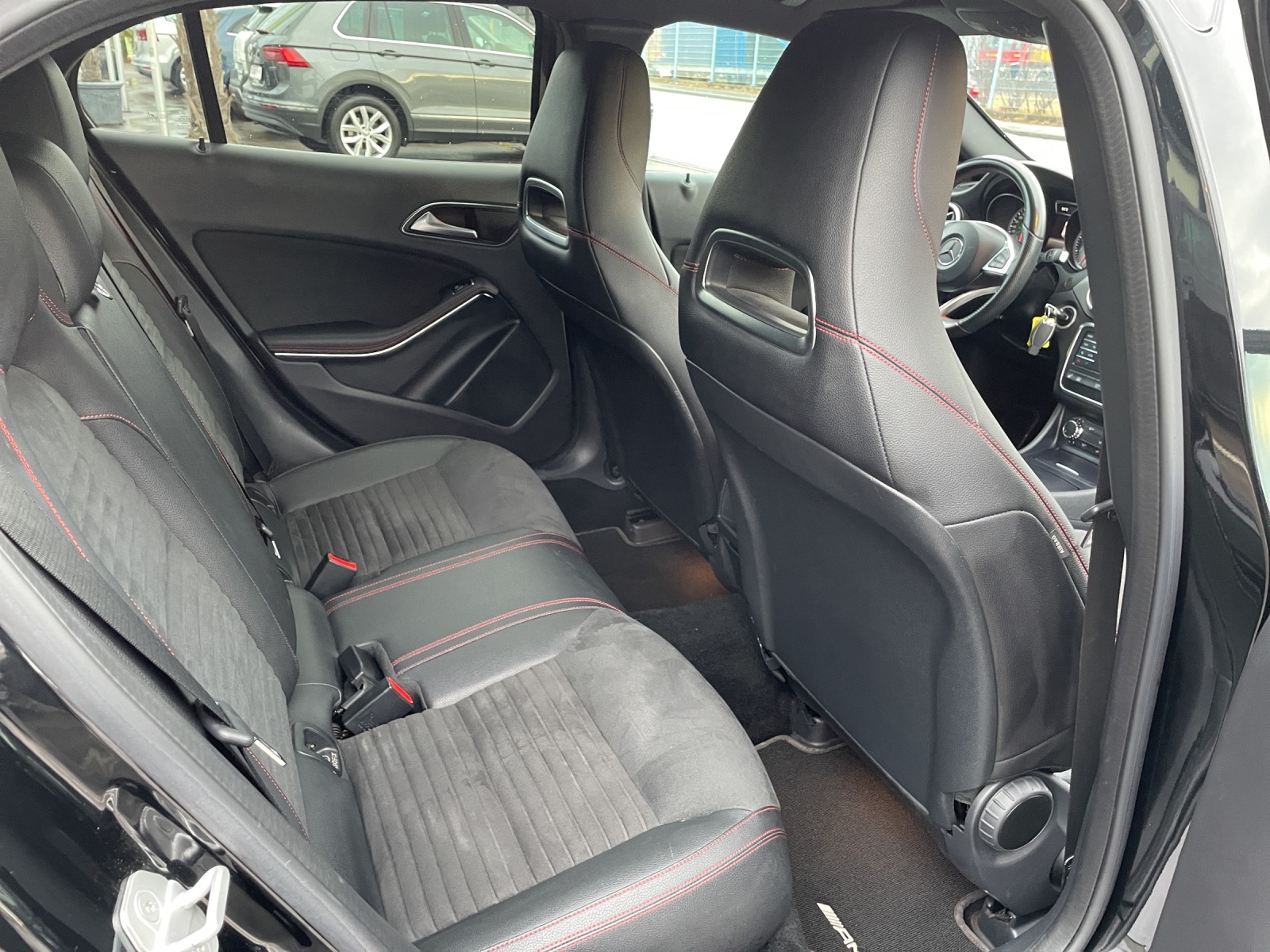 MERCEDES-BENZ GLA 250 AMG Line 4Matic 7G-DCT-image-12