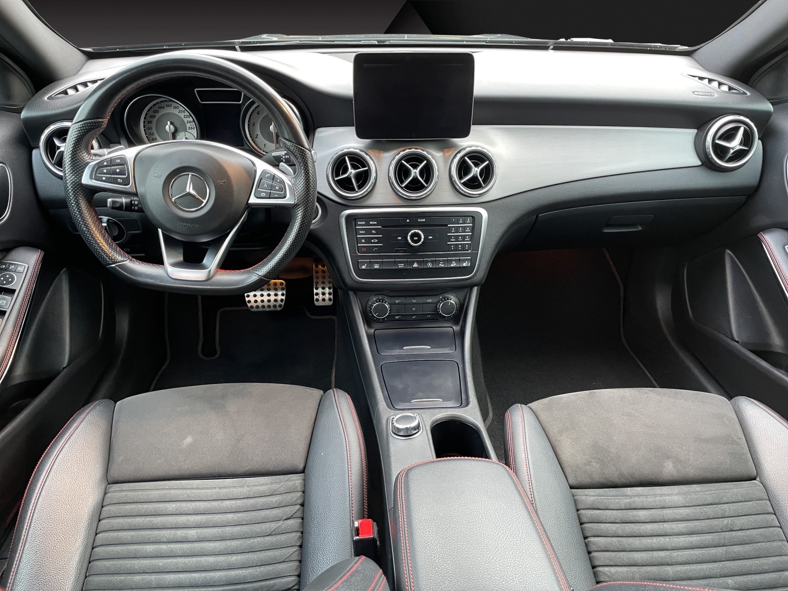 MERCEDES-BENZ GLA 250 AMG Line 4Matic 7G-DCT-image-6