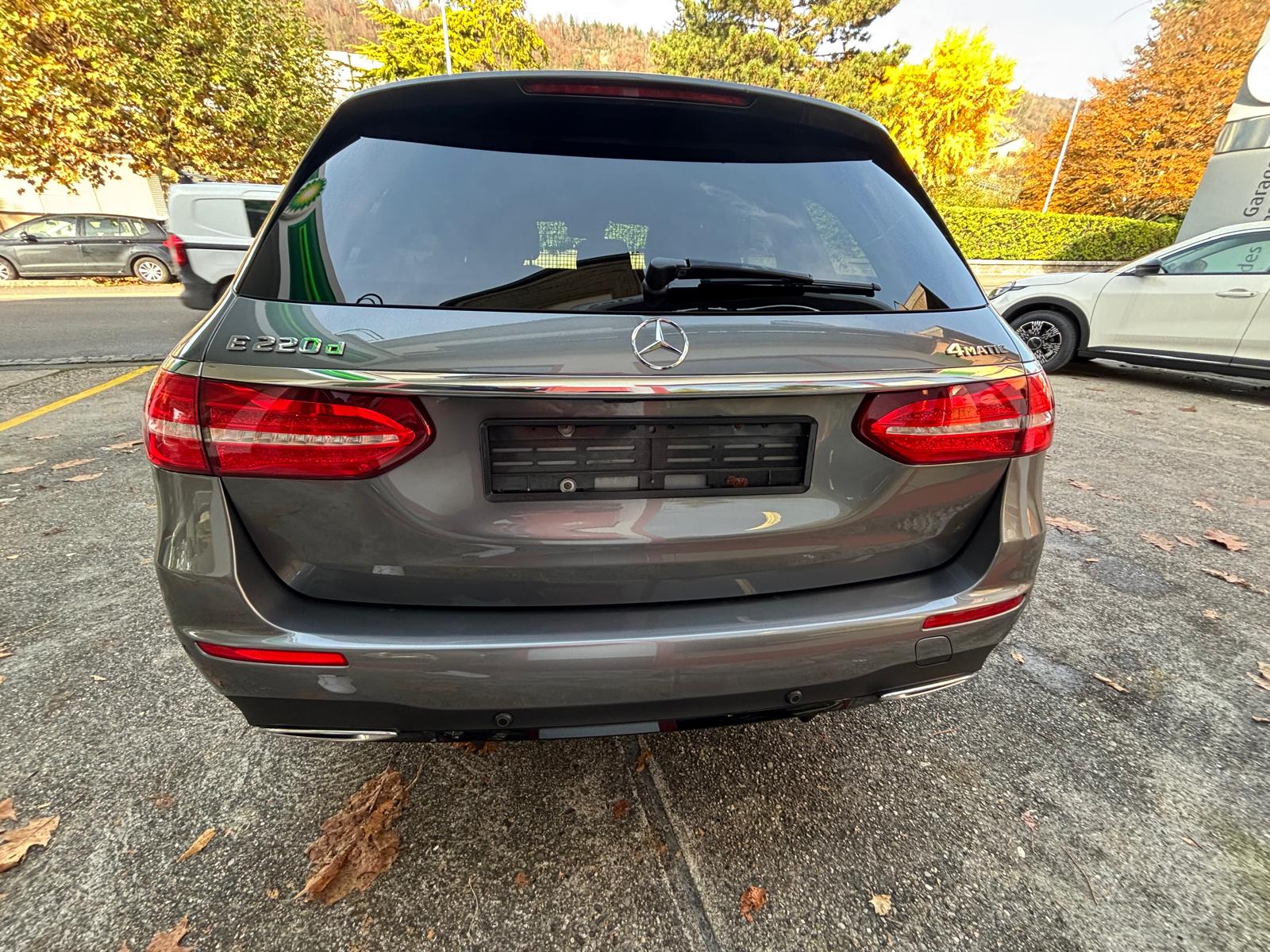 MERCEDES-BENZ E 220 d AMG Line 4Matic 9G-Tronic-image-5