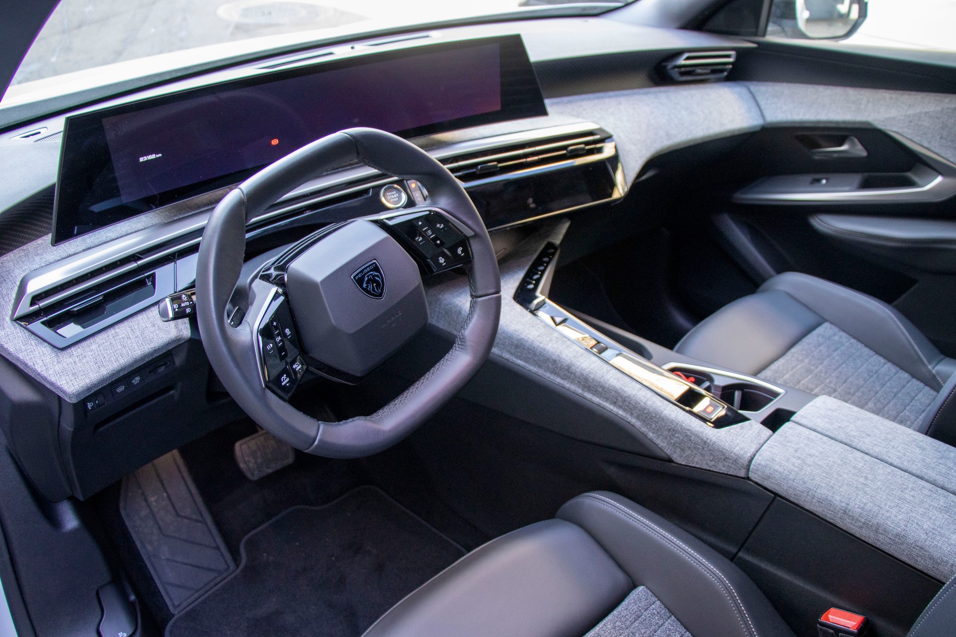 PEUGEOT 5008 145 Hybrid e-DCS6 Allure-image-4