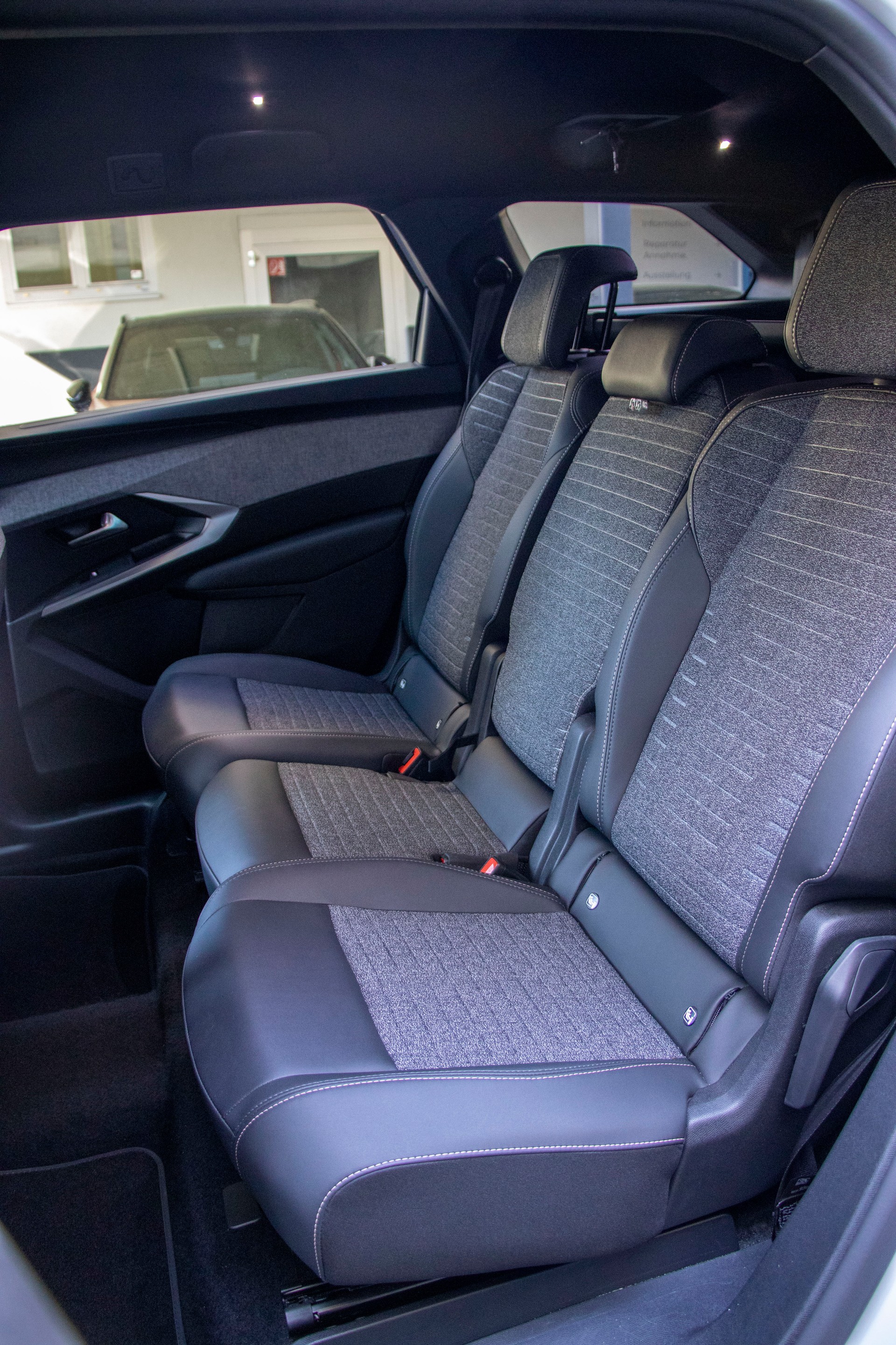 PEUGEOT 5008 145 Hybrid e-DCS6 Allure-image-9