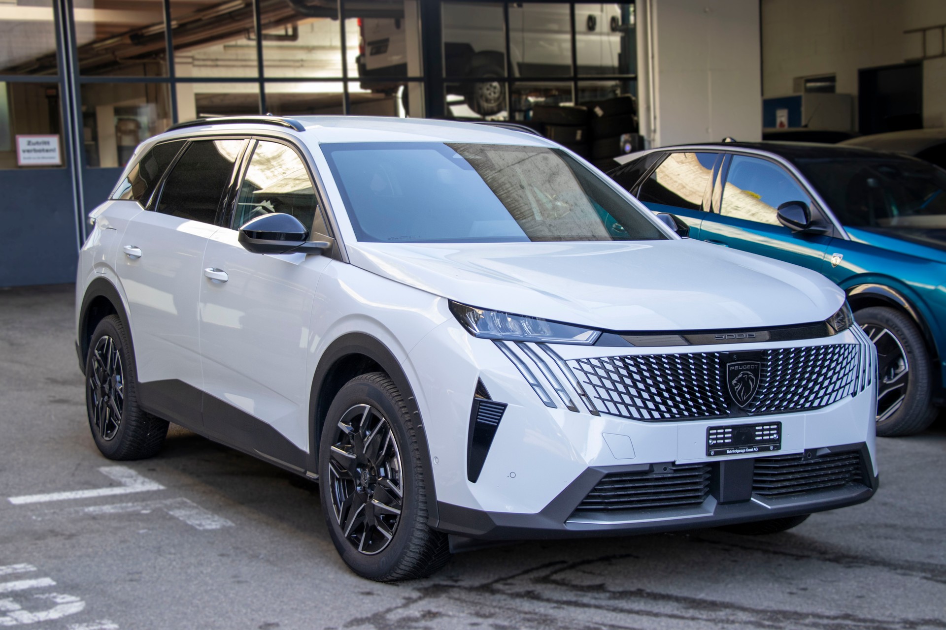PEUGEOT 5008 145 Hybrid e-DCS6 Allure-image-3