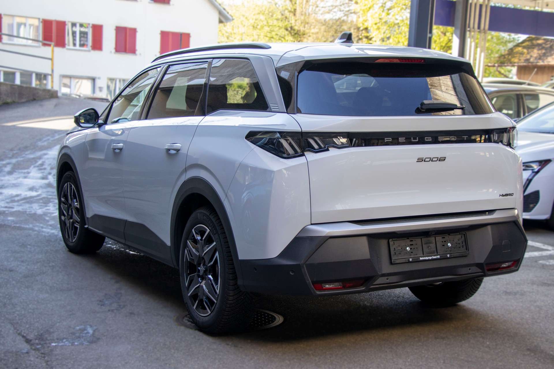 PEUGEOT 5008 145 Hybrid e-DCS6 Allure-image-1