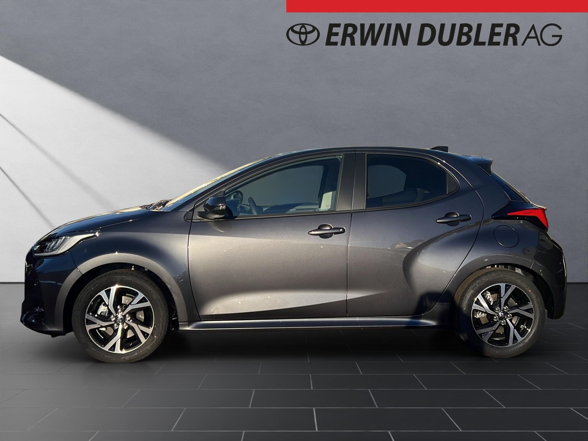TOYOTA Yaris 1.5 VVT-i HSD Trend-image-1