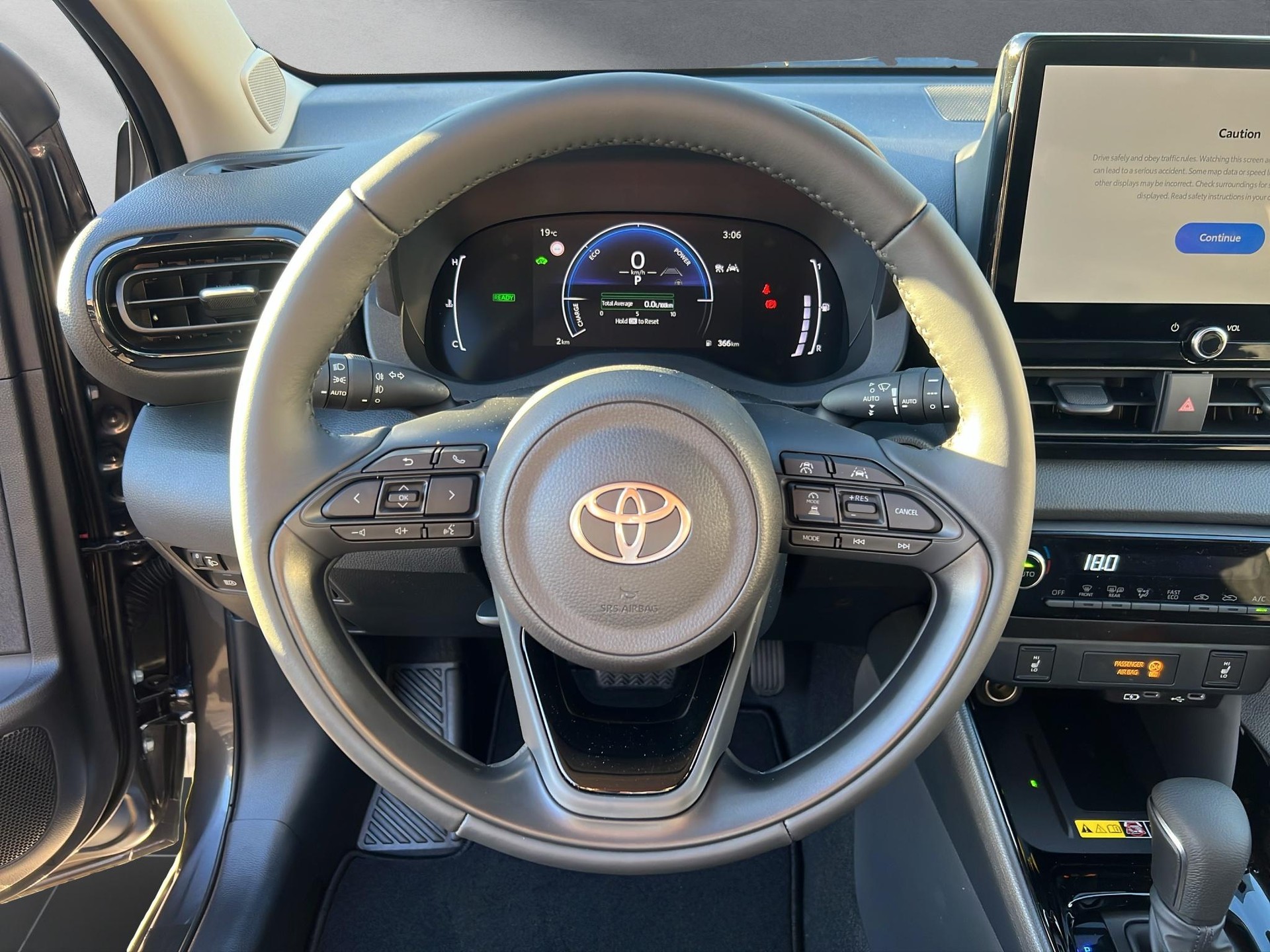 TOYOTA Yaris 1.5 VVT-i HSD Trend-image-4