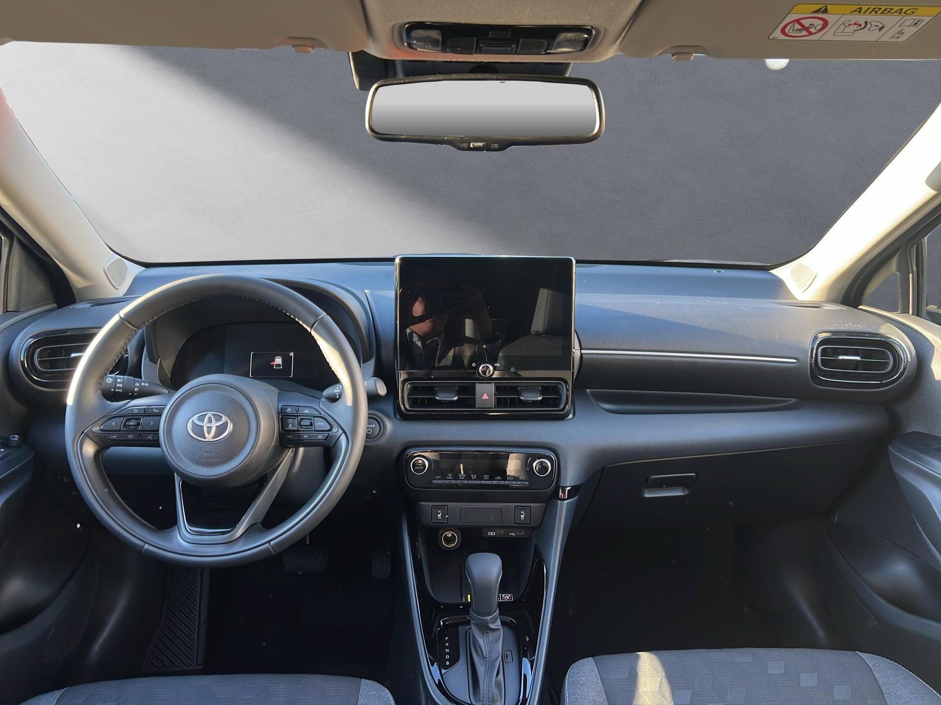 TOYOTA Yaris 1.5 VVT-i HSD Trend-image-3