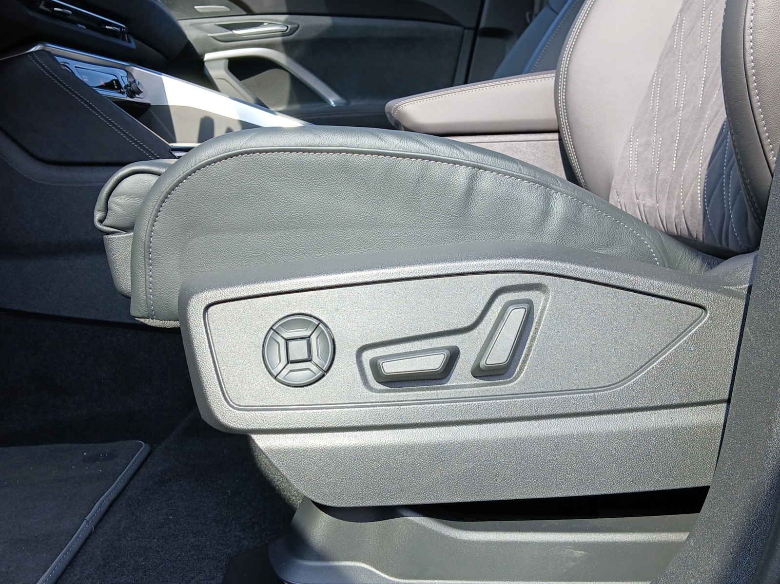 AUDI Q5 Sportback TDI quattro 150 kW S-tronic-image-15