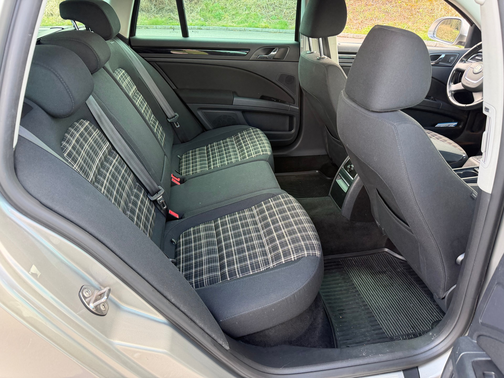 SKODA Superb Combi 1.8 TSI Elegance 4x4-image-7