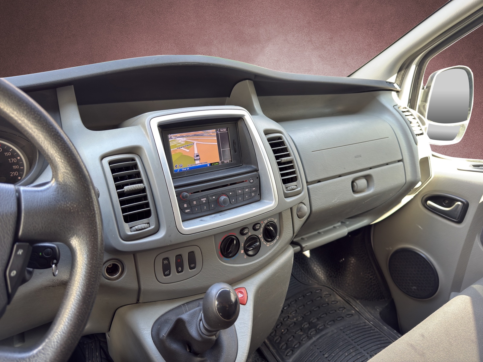 RENAULT Trafic 2.0dCi Eco Passenger Authentique-image-10