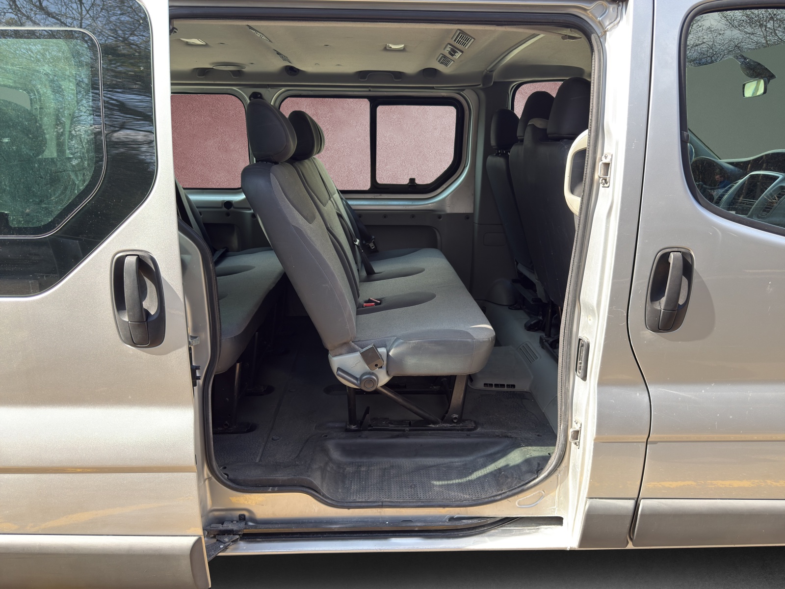 RENAULT Trafic 2.0dCi Eco Passenger Authentique-image-12