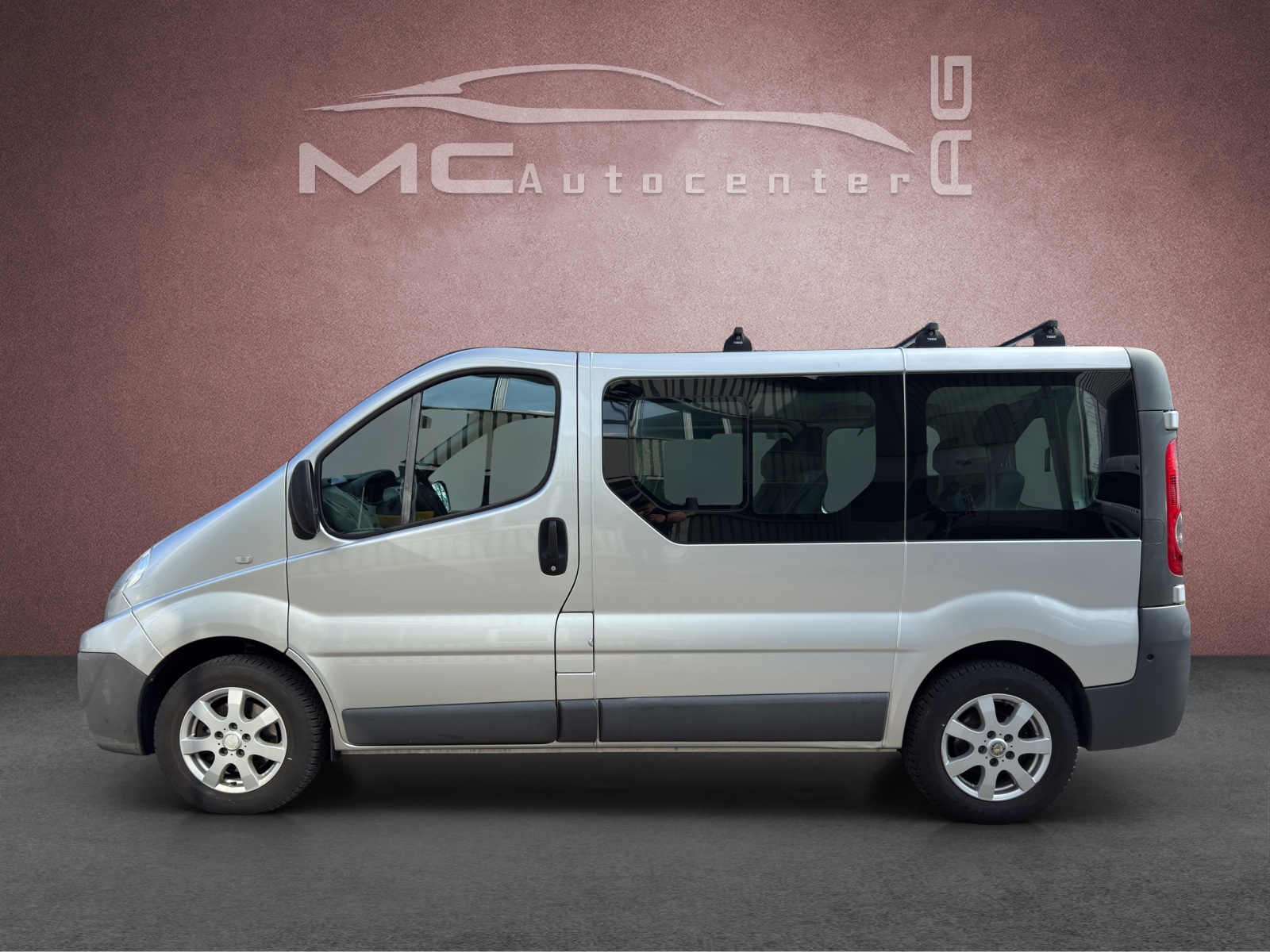 RENAULT Trafic 2.0dCi Eco Passenger Authentique-image-1