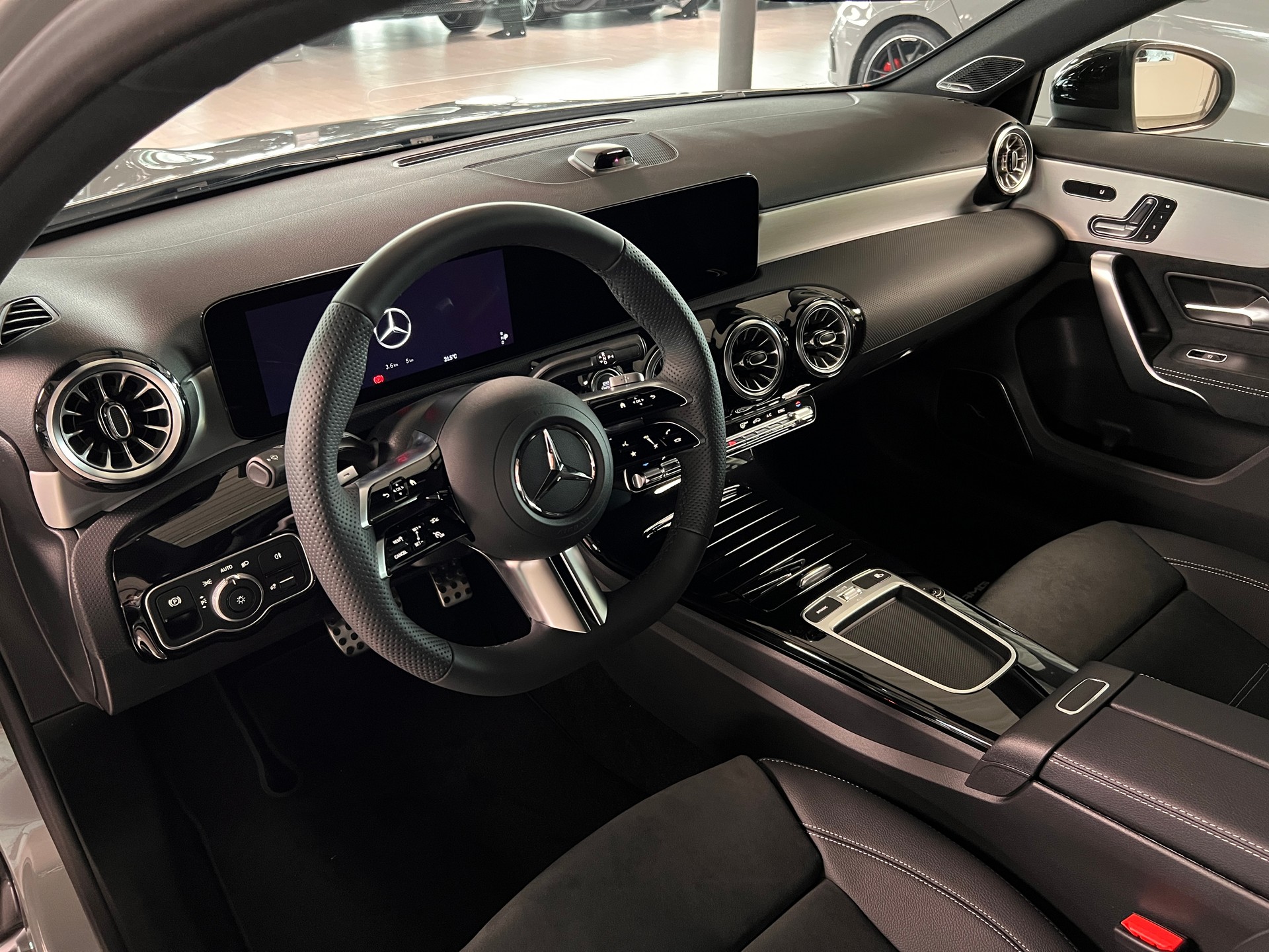MERCEDES-BENZ A 250 4Matic 8G-DCT-image-8