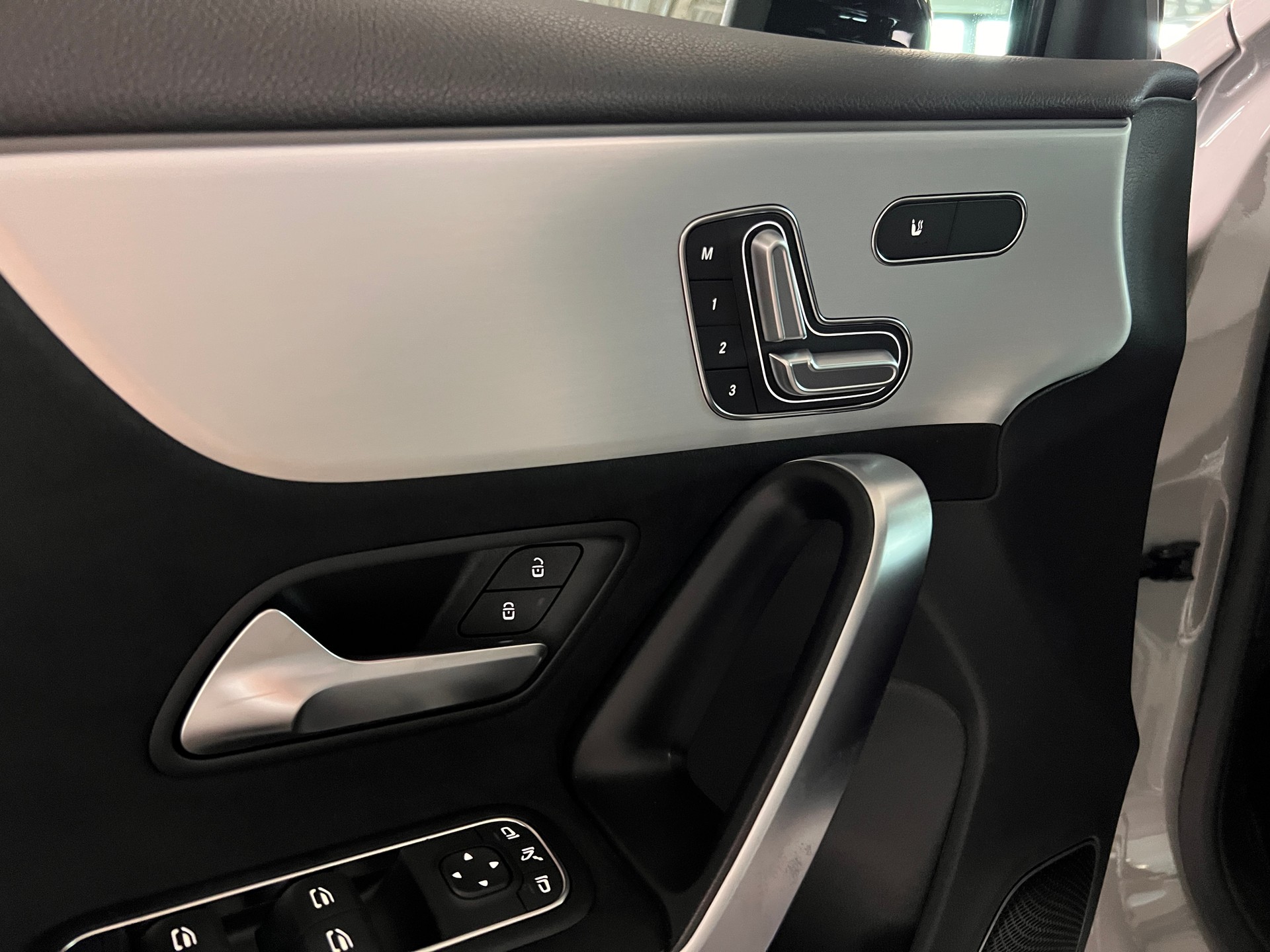 MERCEDES-BENZ A 250 4Matic 8G-DCT-image-11