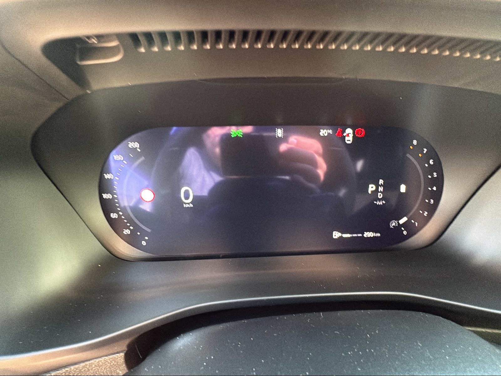 VOLVO XC40 B3 Benzin Mild Hybrid Plus Dark DCT-image-4