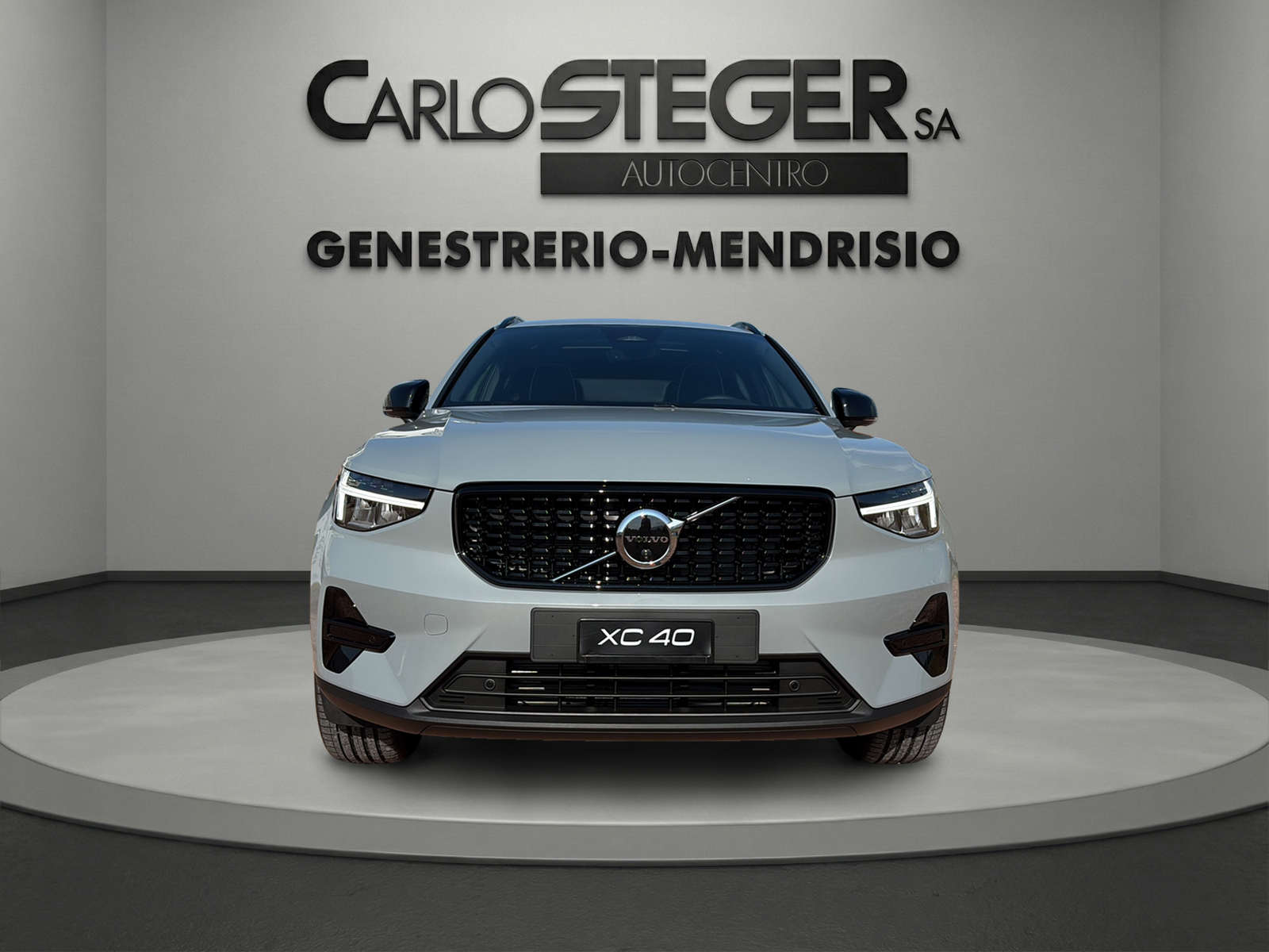 VOLVO XC40 B3 Benzin Mild Hybrid Plus Dark DCT-image-1