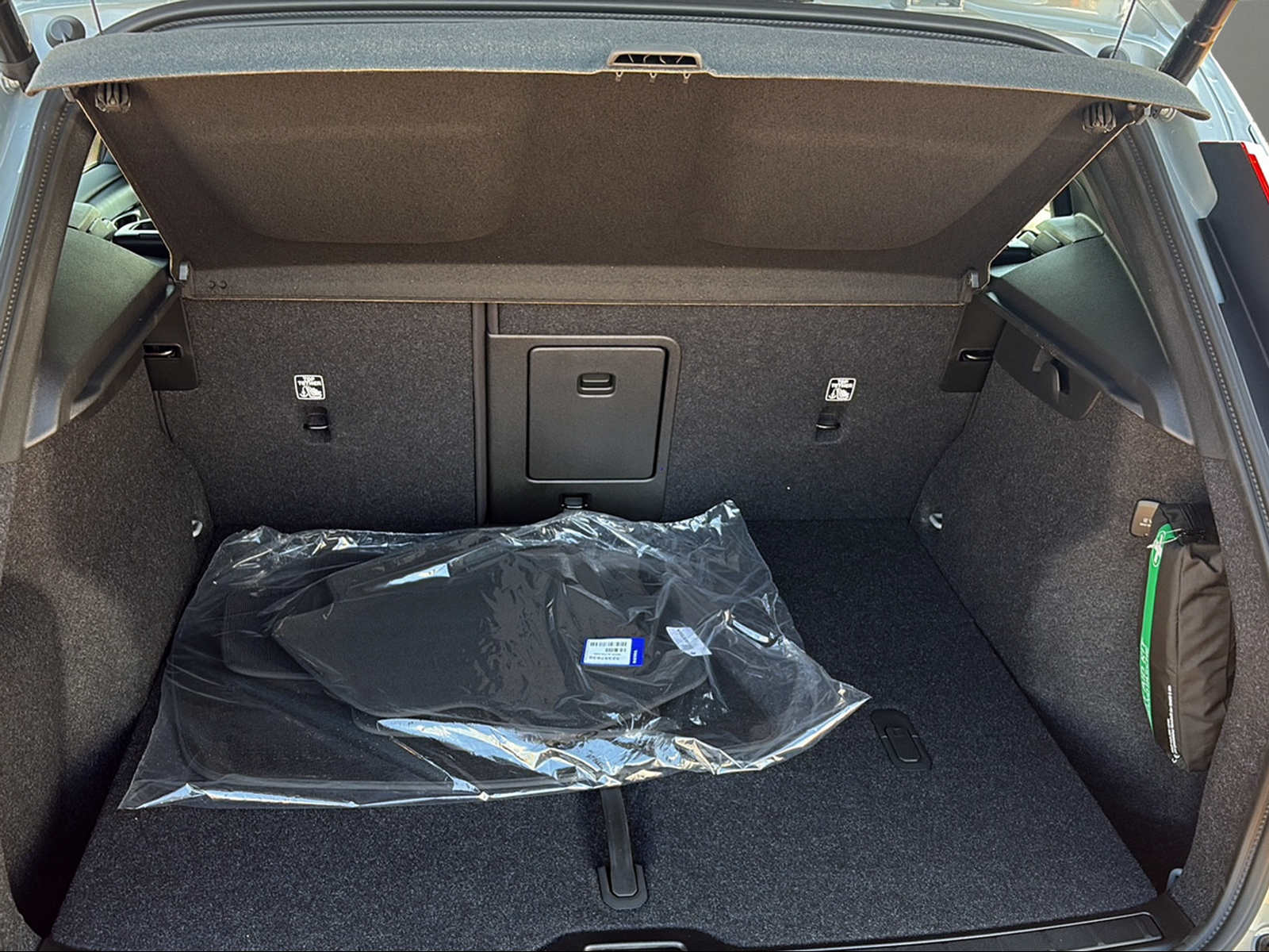 VOLVO XC40 B3 Benzin Mild Hybrid Plus Dark DCT-image-9