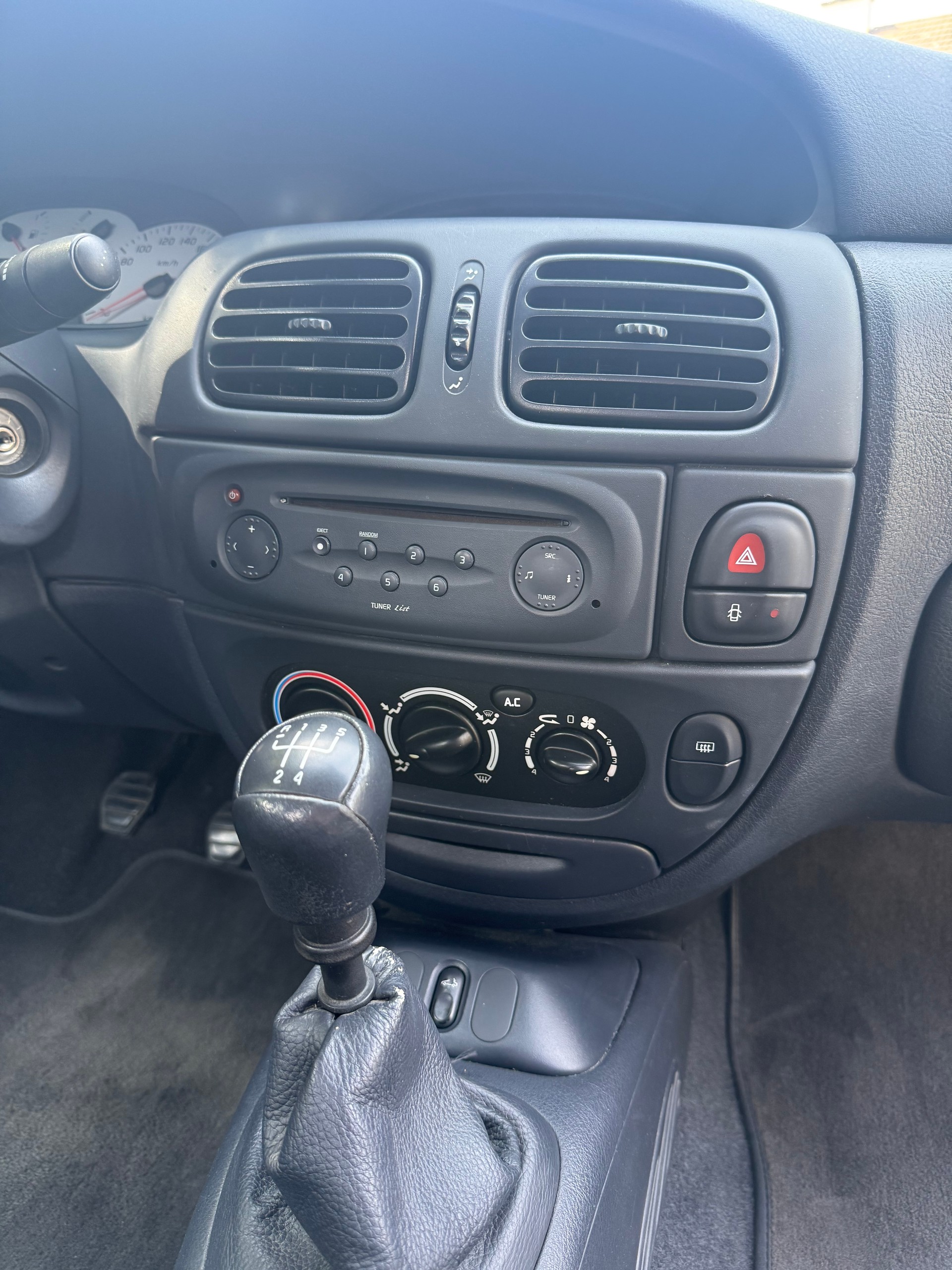 RENAULT Mégane 2.0 16V IDE Privilège-image-13