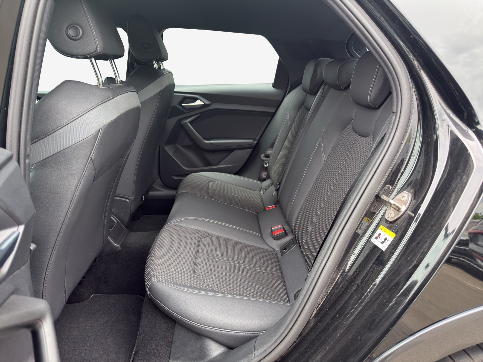 AUDI A1 allstreet 30 TFSI Attraction S-tronic-image-11