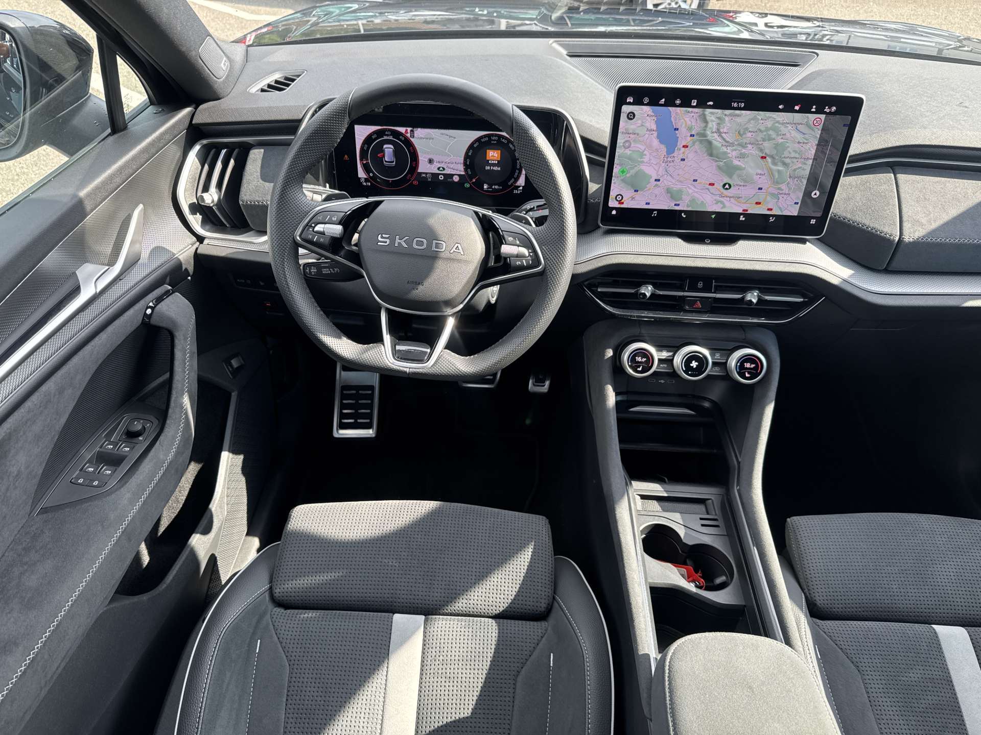 SKODA Kodiaq 2.0 TDi Sportline DSG-Automat 7-Plätzer-image-4