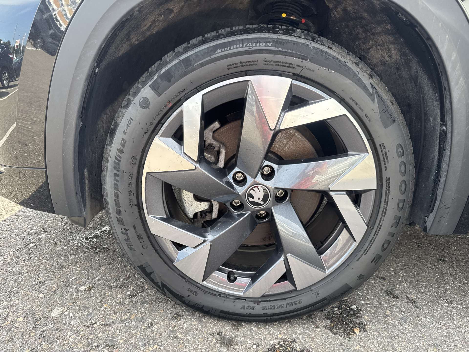 SKODA Kodiaq 2.0 TDi Sportline DSG-Automat 7-Plätzer-image-8