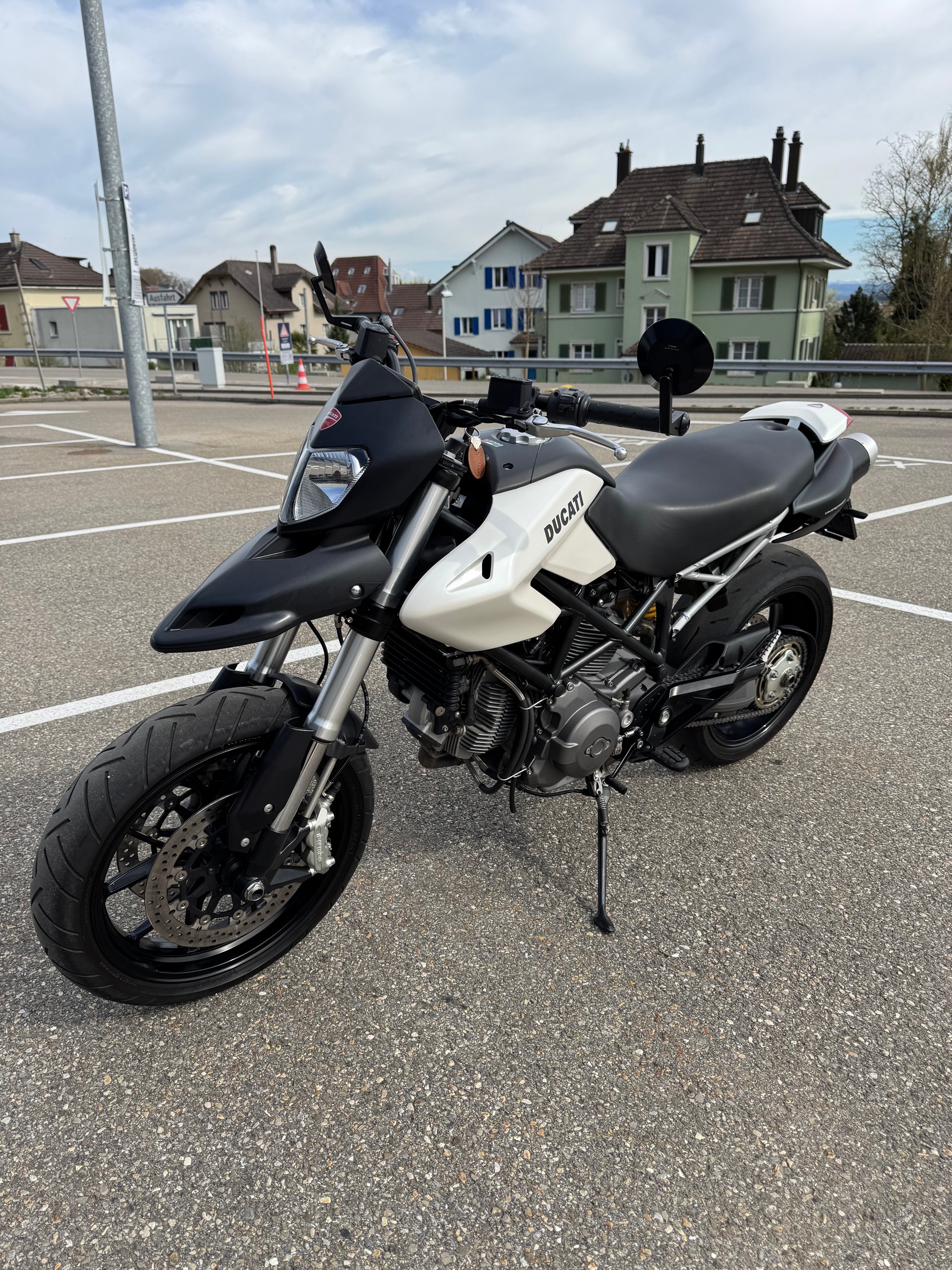 DUCATI Hypermotard 796