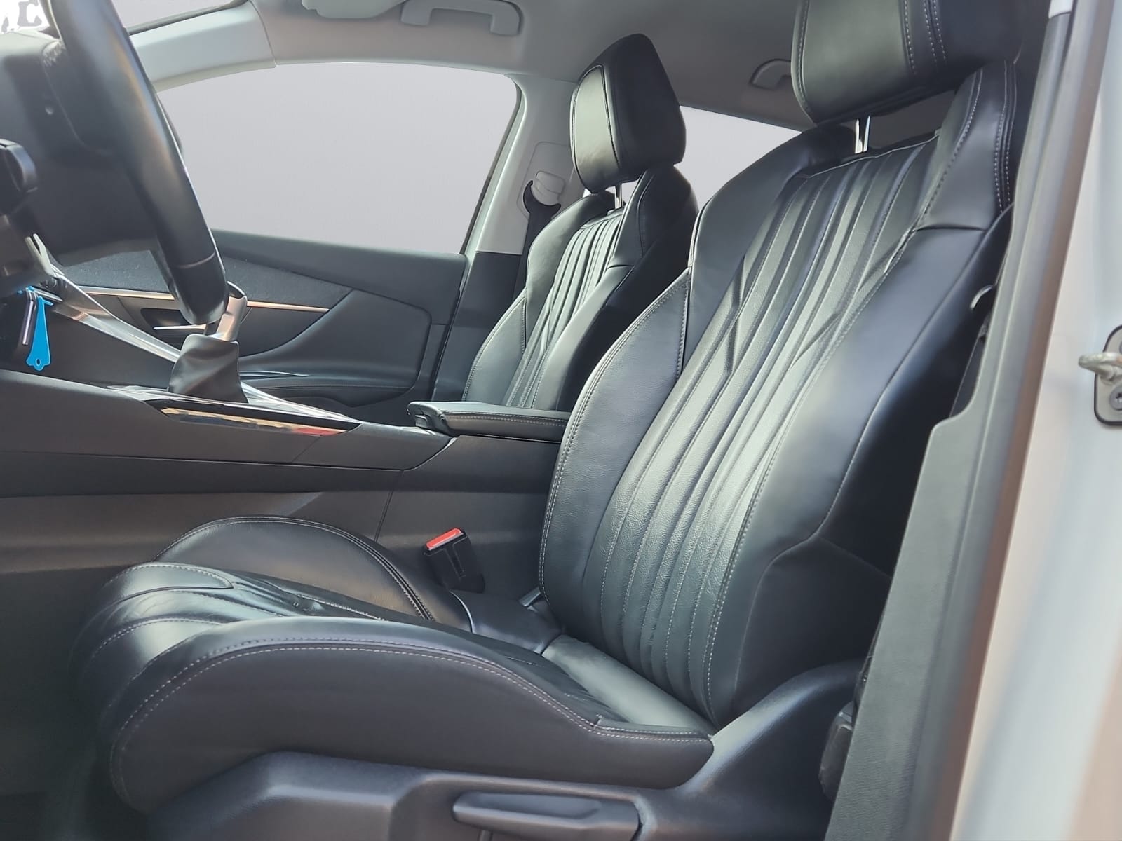 PEUGEOT 3008 1.2 PureTech Active-image-10