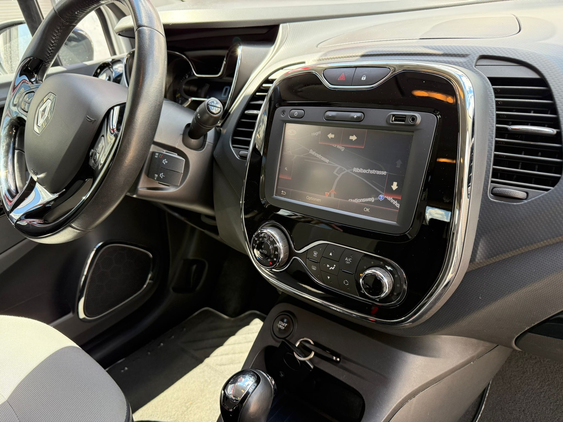 RENAULT Captur 1.2 T 16V Privilège EDC-image-14