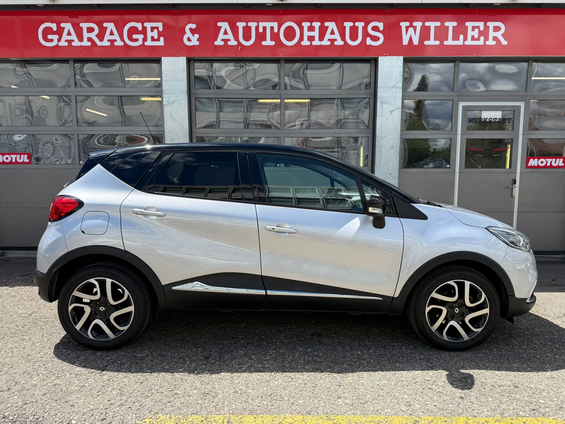RENAULT Captur 1.2 T 16V Privilège EDC-image-3
