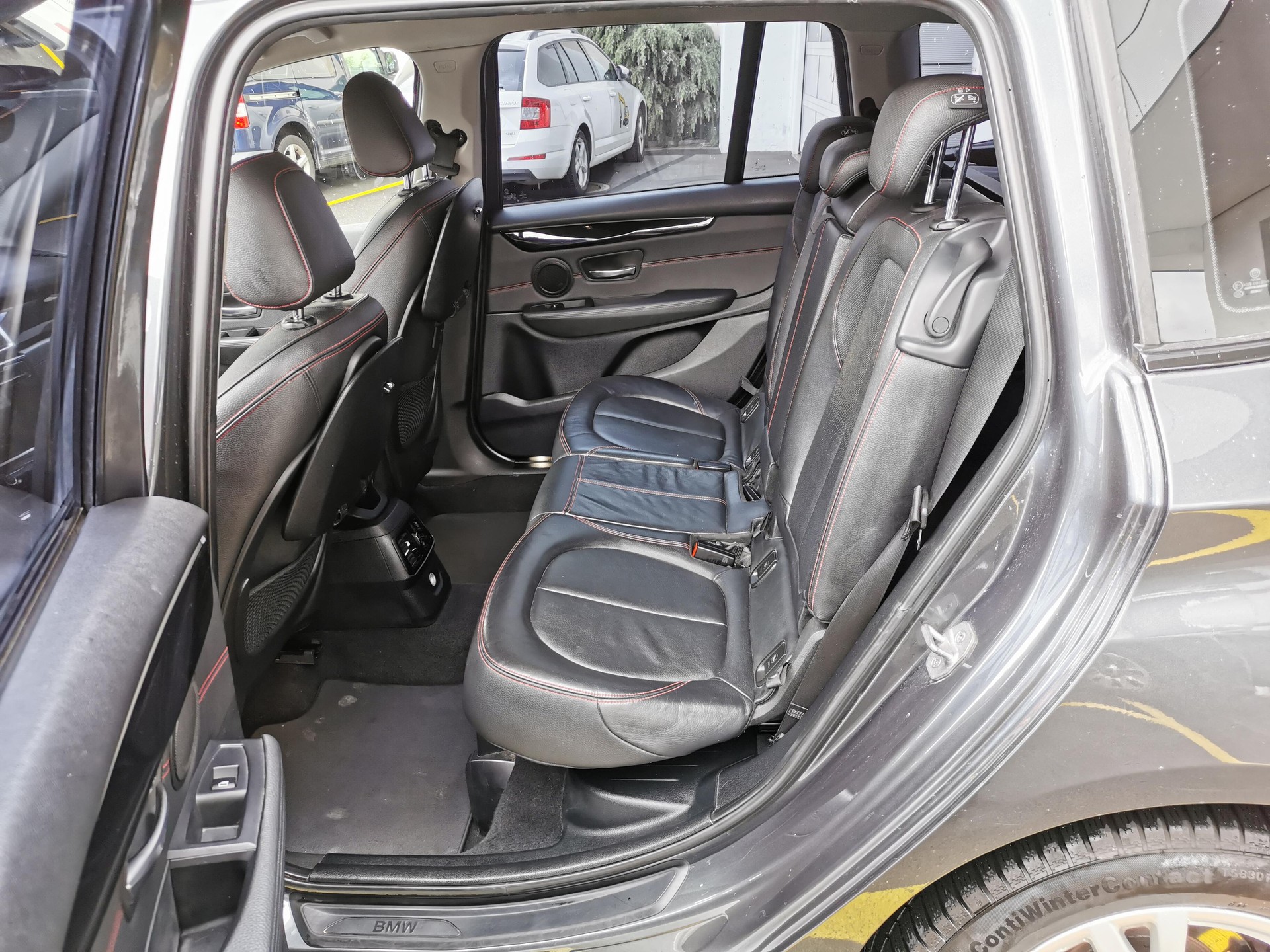 BMW 218d Gran Tourer-image-8
