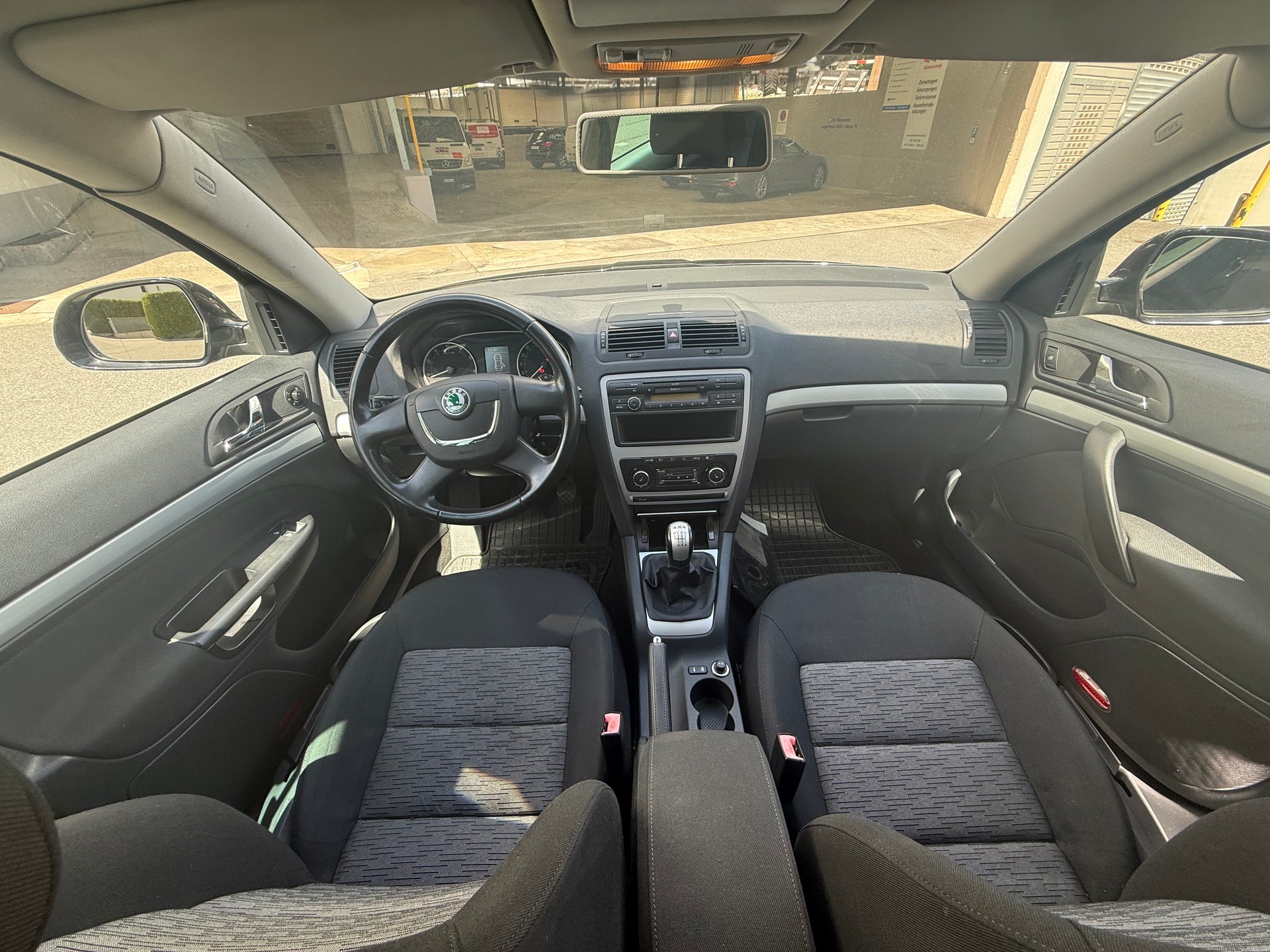 SKODA Octavia Combi 1.8 TSI Stöckli 4x4-image-8