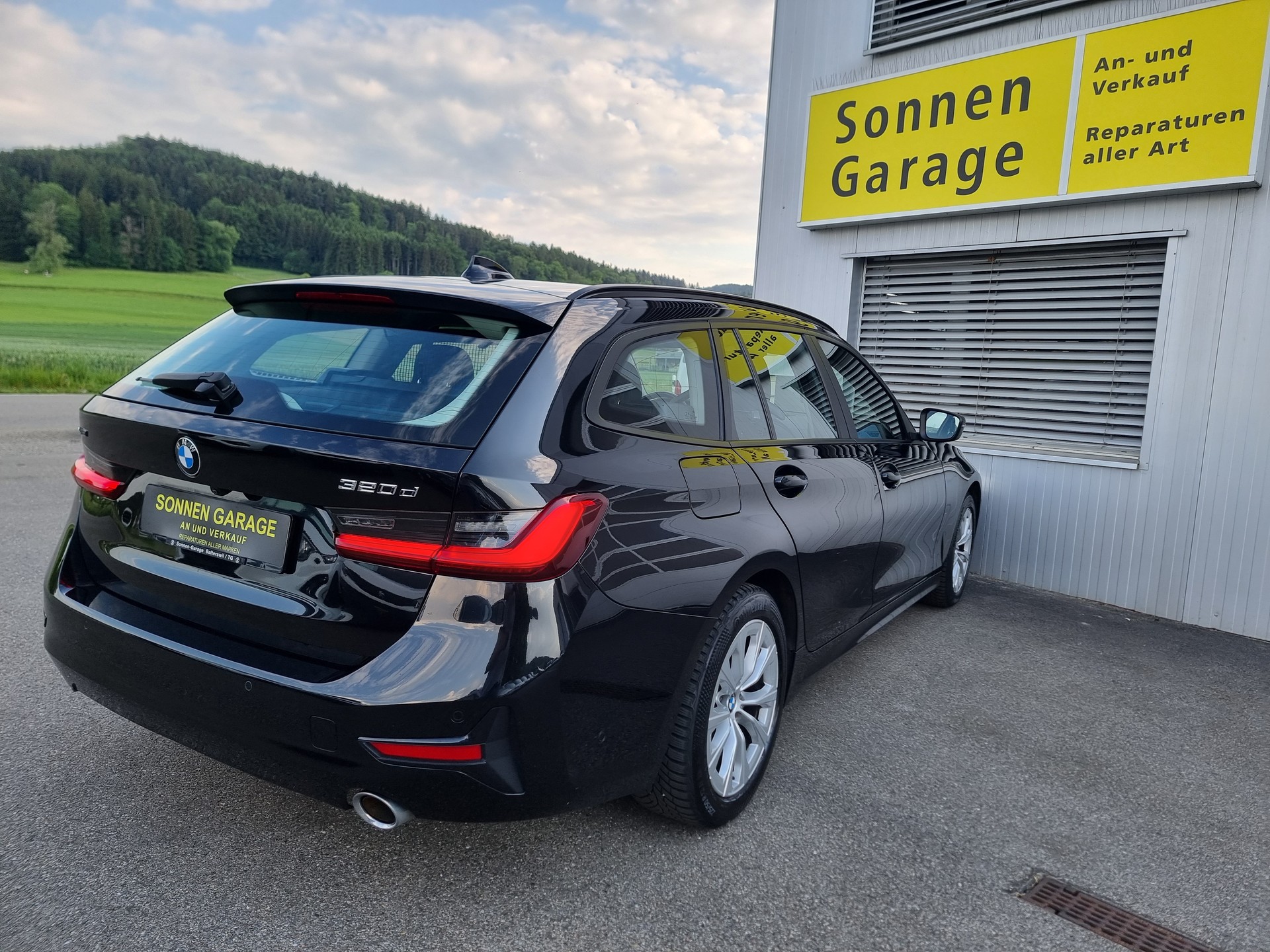 BMW 320d xDrive 48V Touring Steptronic-image-13