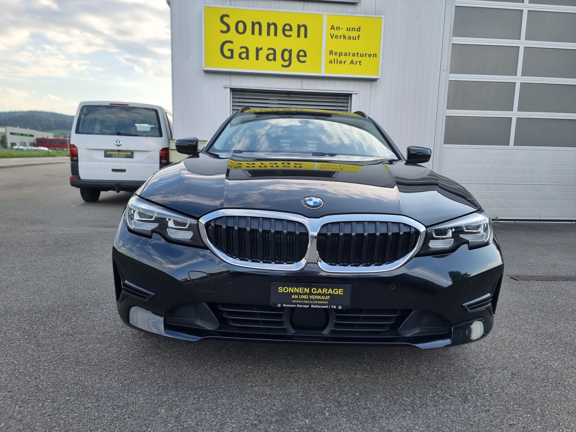 BMW 320d xDrive 48V Touring Steptronic-image-2
