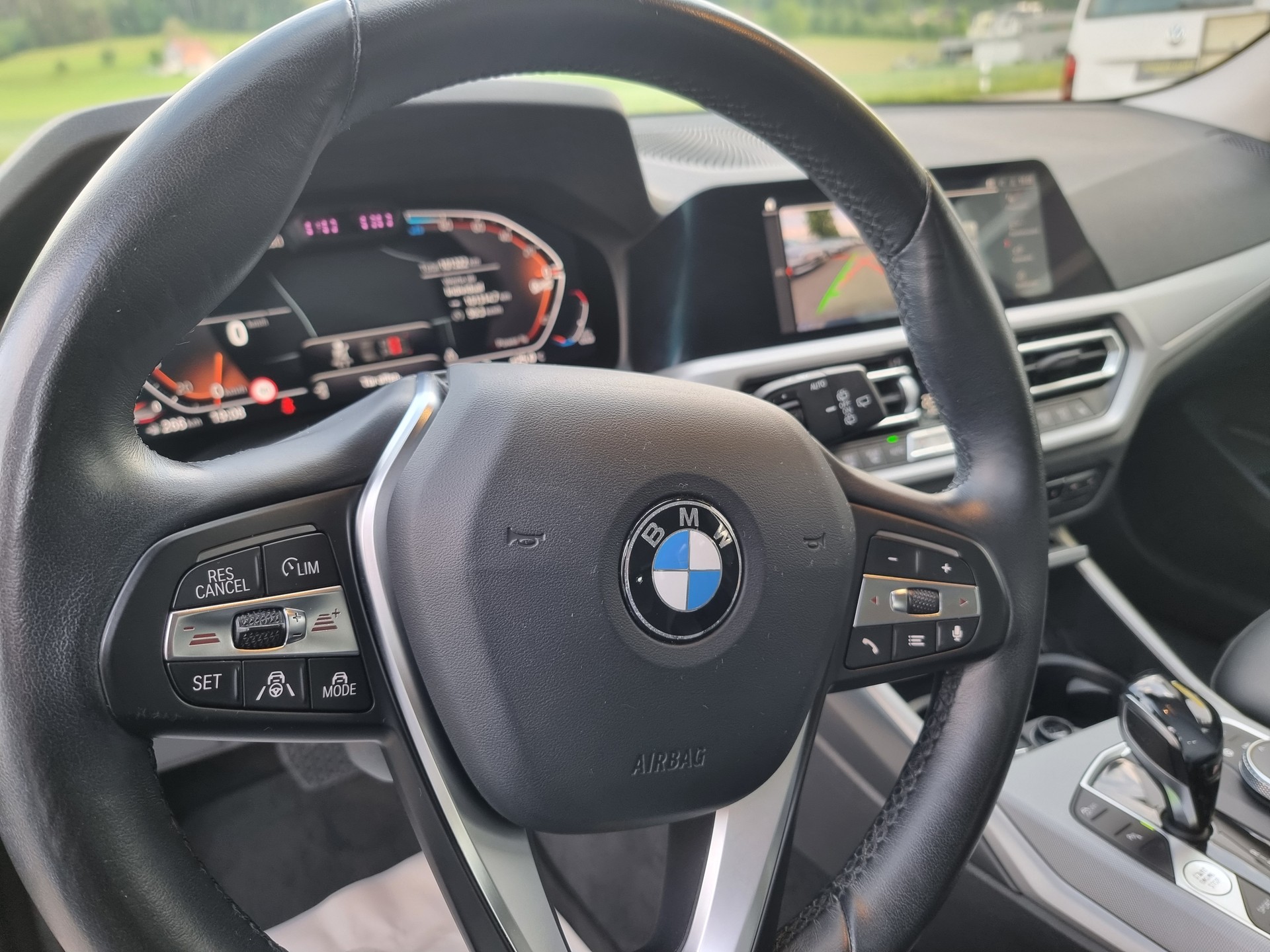 BMW 320d xDrive 48V Touring Steptronic-image-3