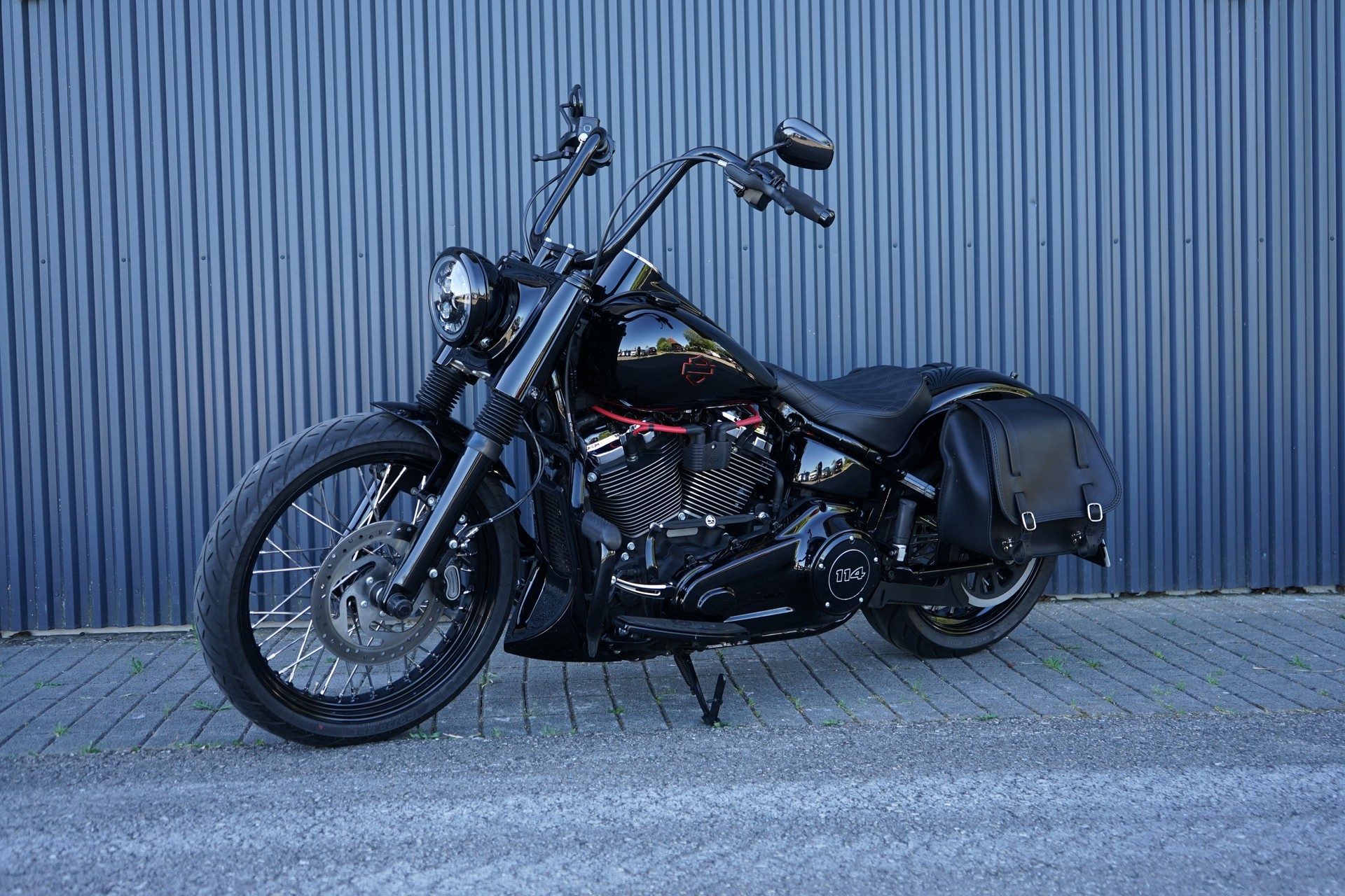 HARLEY-DAVIDSON FLHCS Heritage Classic 114 ABS-showroom-element-1