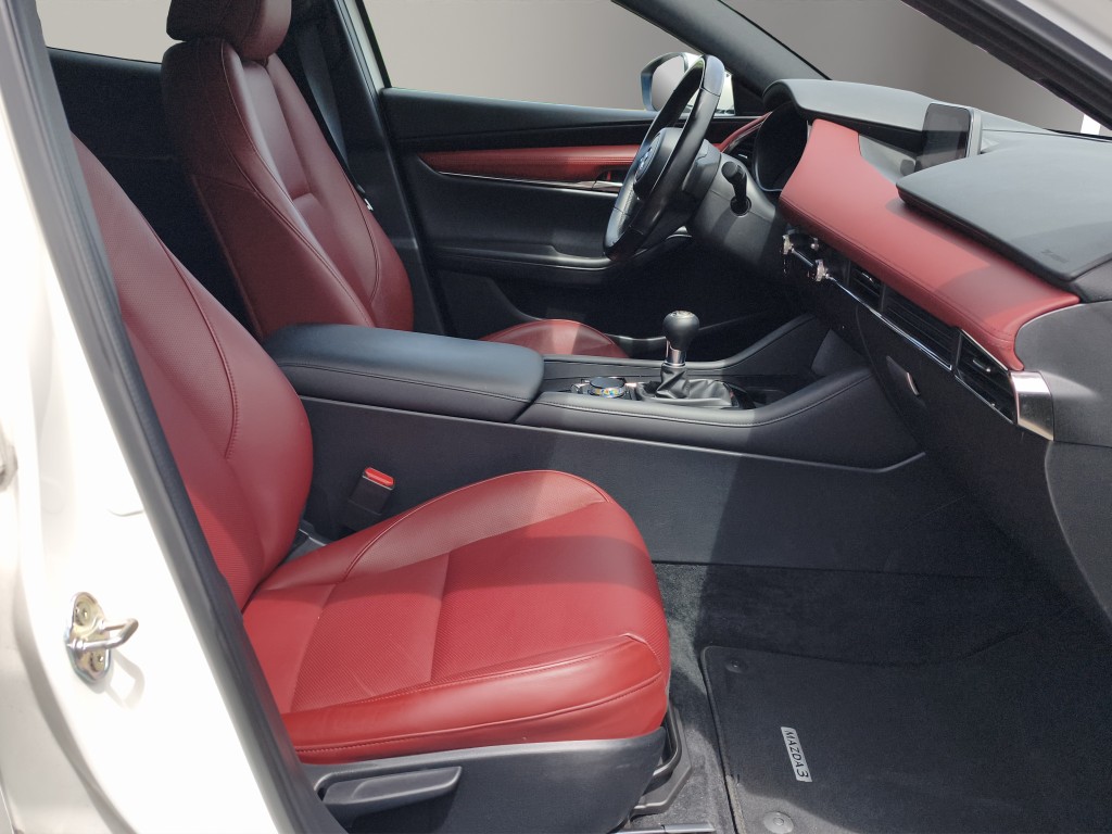 MAZDA 3 Hatchback 2.0 186 Rev. AWD Luxury-image-6