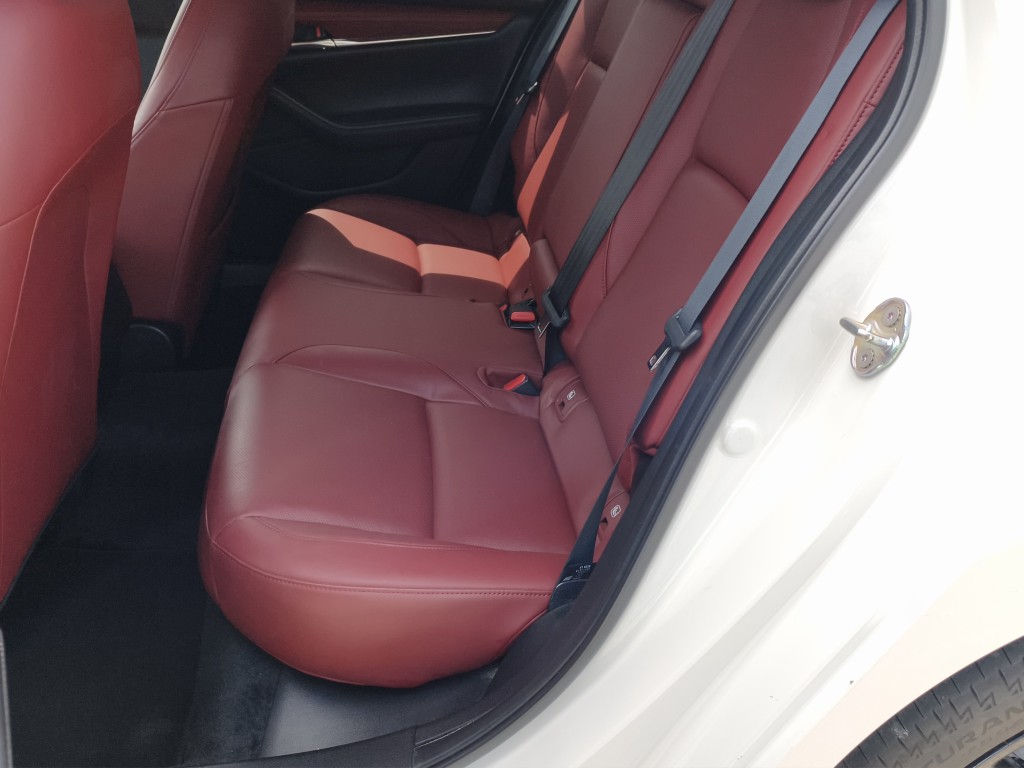 MAZDA 3 Hatchback 2.0 186 Rev. AWD Luxury-image-3