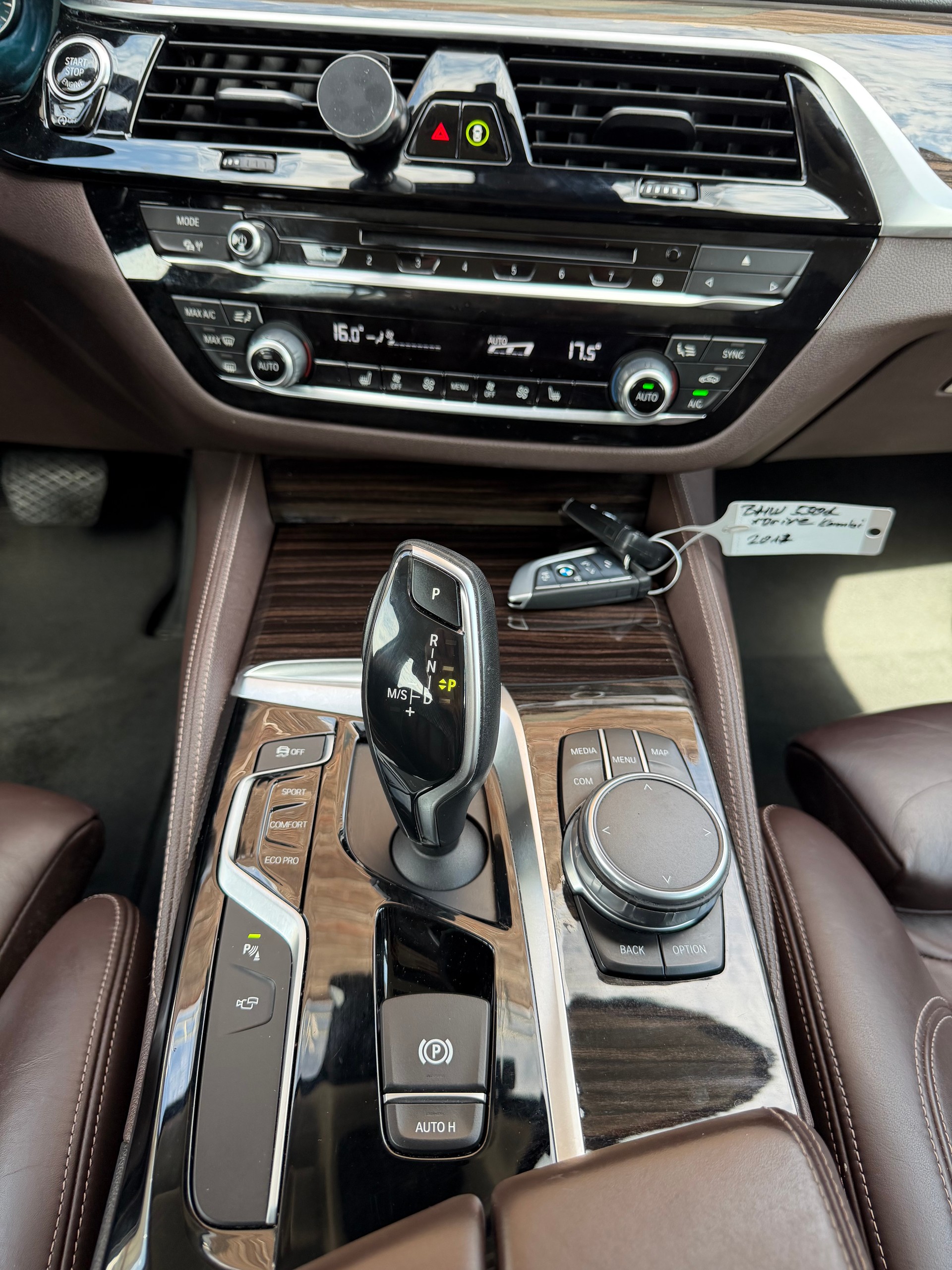 BMW 530d xDrive Touring Luxury Line Steptronic-image-7
