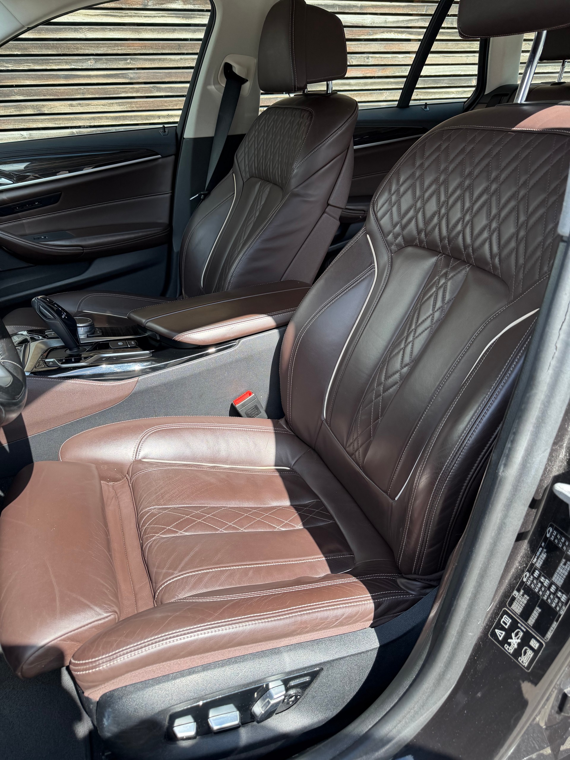 BMW 530d xDrive Touring Luxury Line Steptronic-image-12