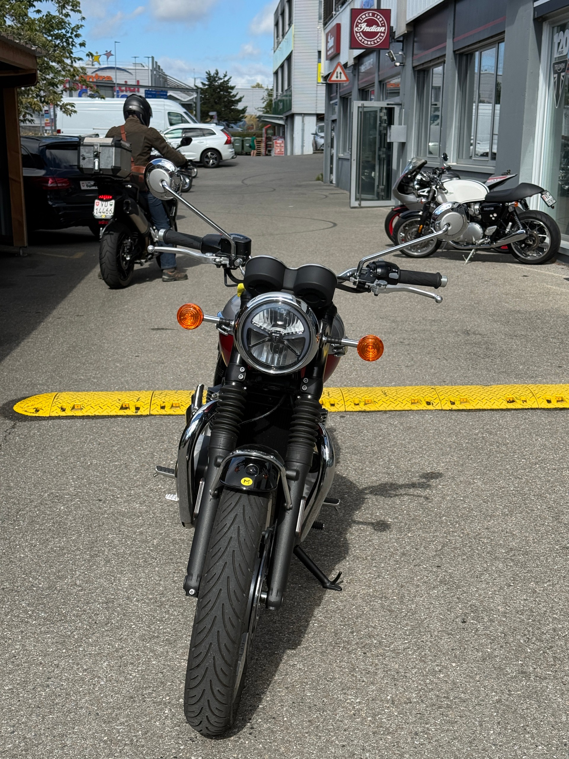 TRIUMPH T120-showroom-element-3