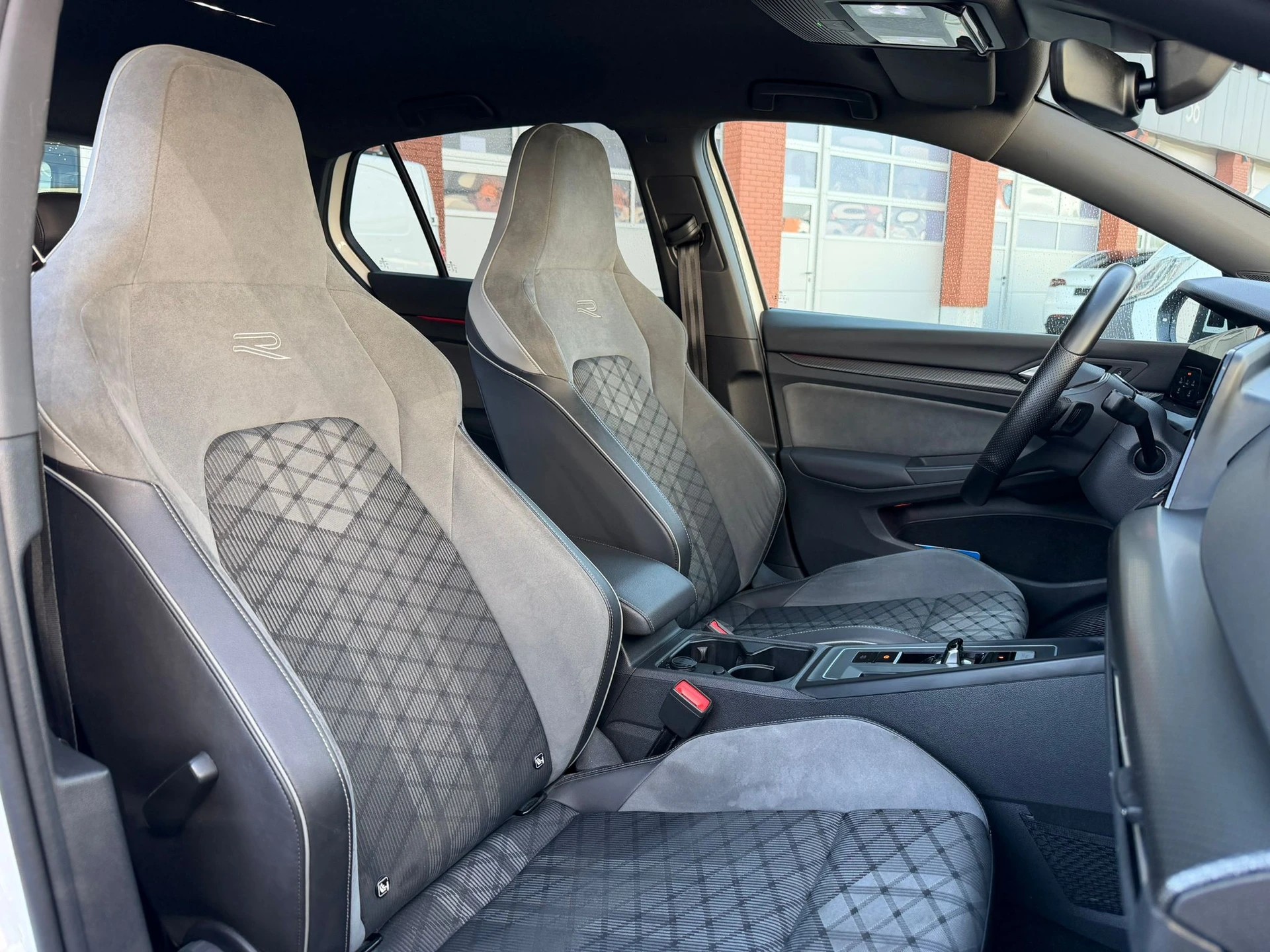 VW Golf 1.5 eTSI mHEV ACT R-Line DSG-image-13